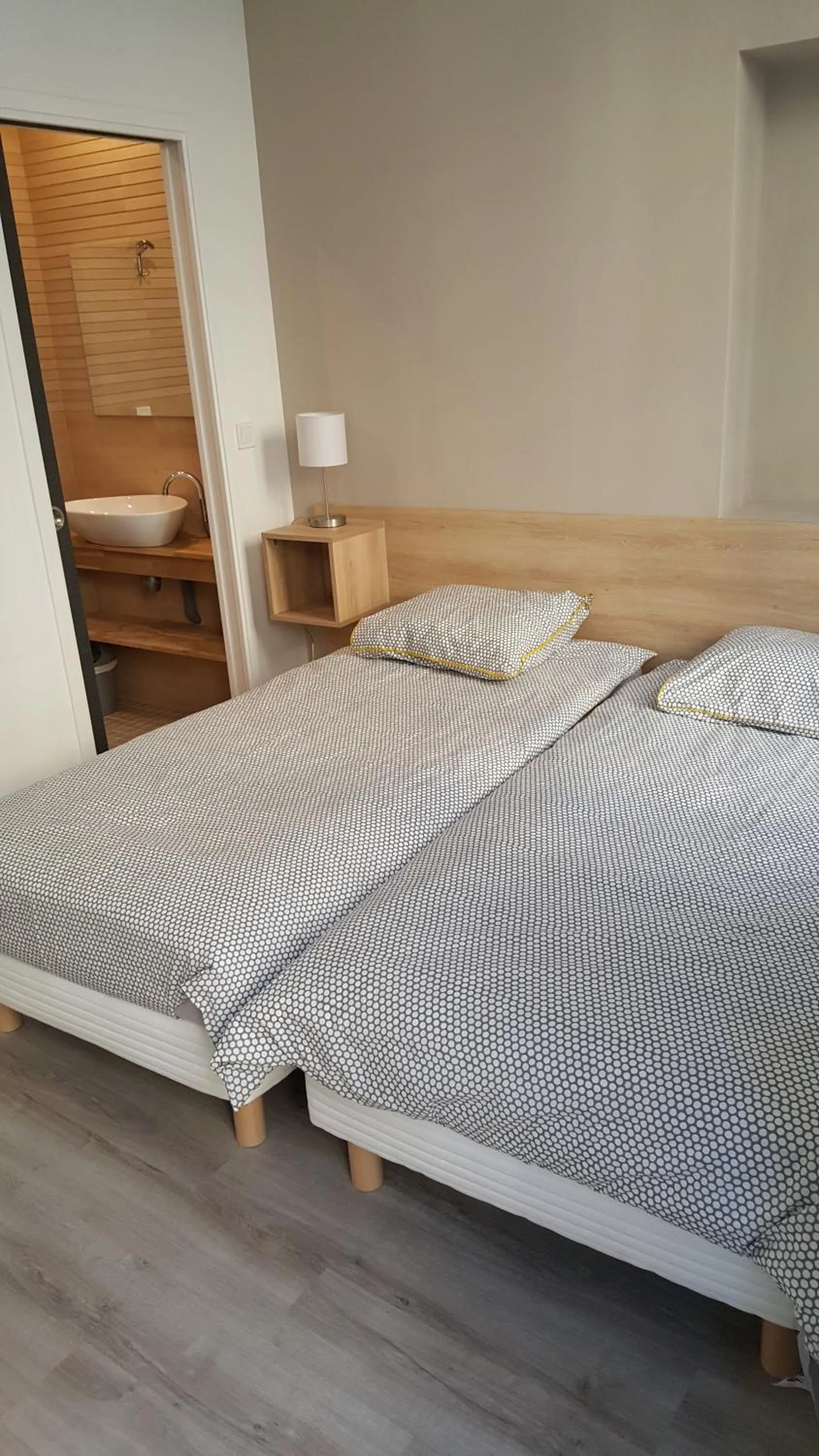 Bathroom, Bed in Transparent Marais