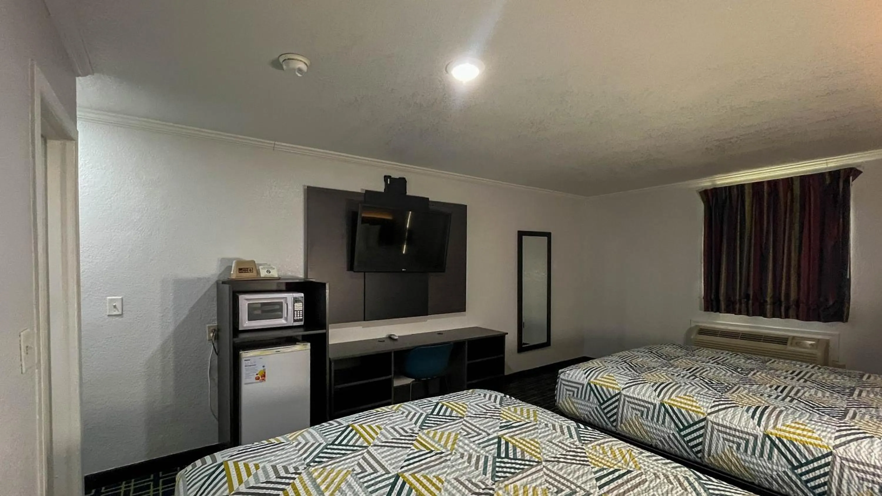 Bed in Motel 6 - Lamesa, TX