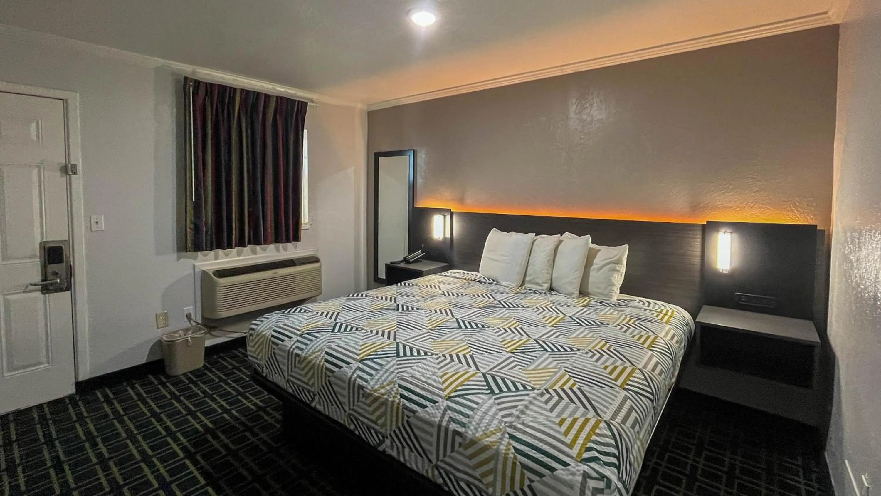 Bed in Motel 6 - Lamesa, TX