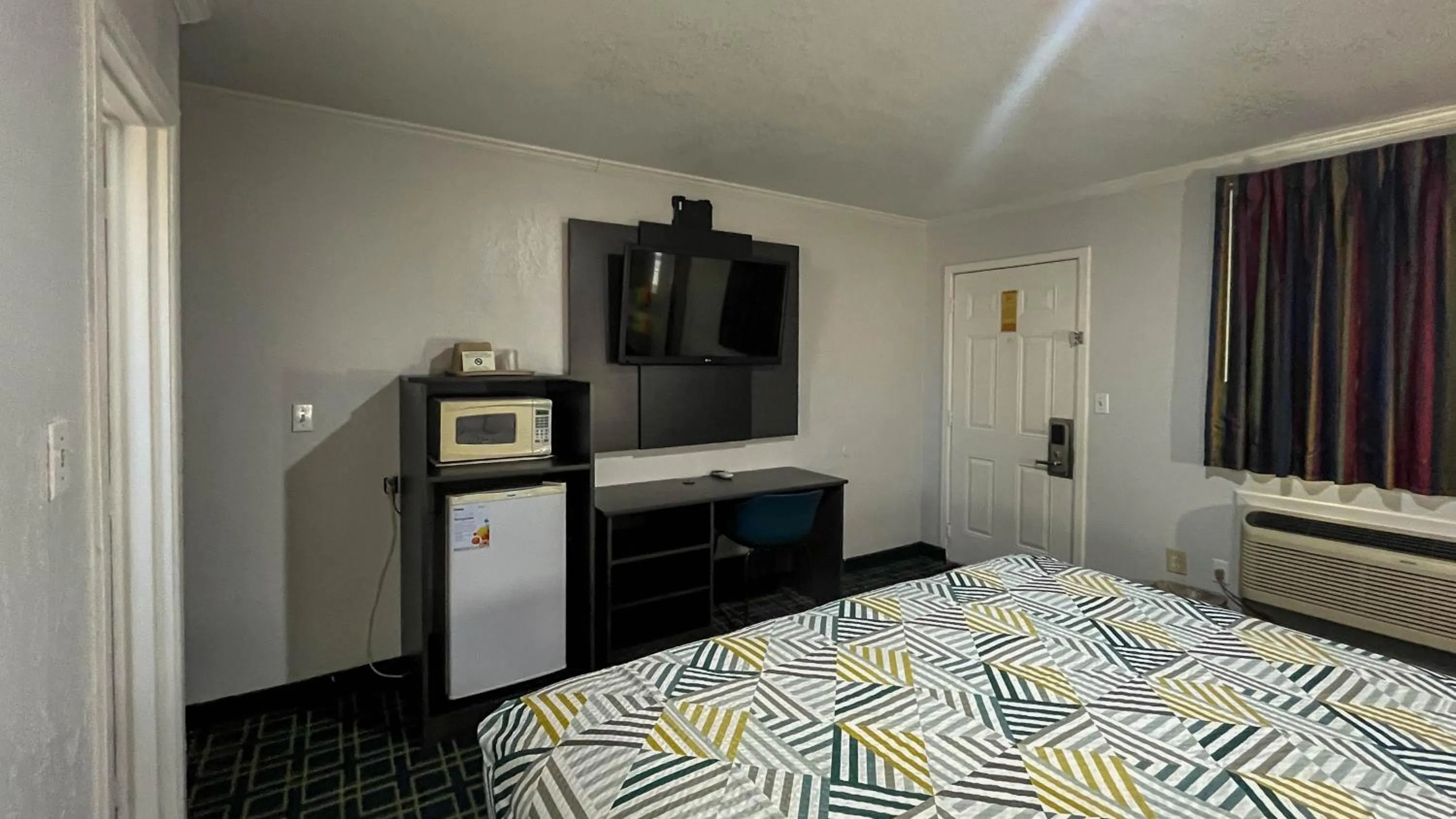 Bed in Motel 6 - Lamesa, TX