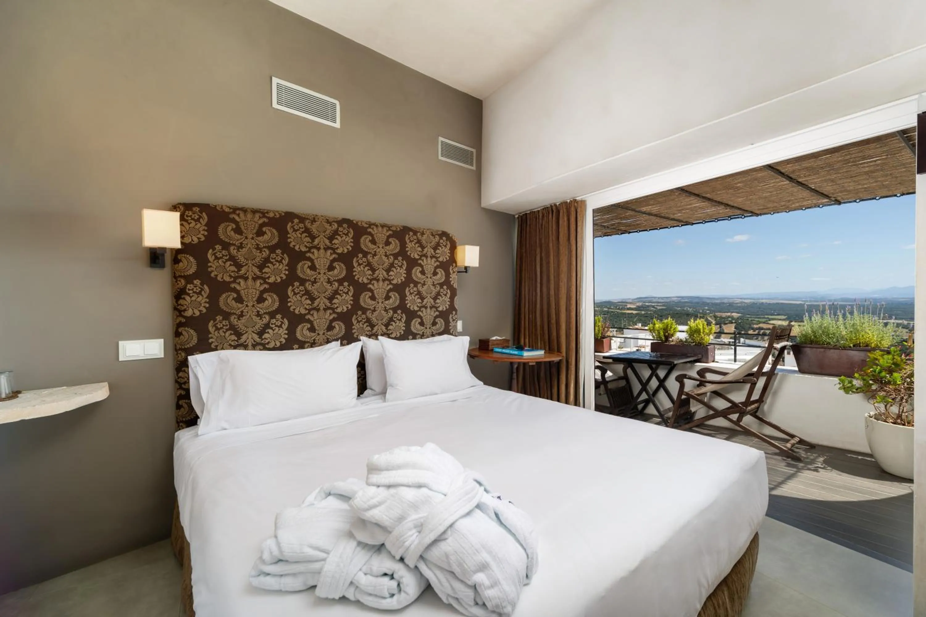 Balcony/Terrace, Bed in Hotel Boutique V - by Grupo Tribu