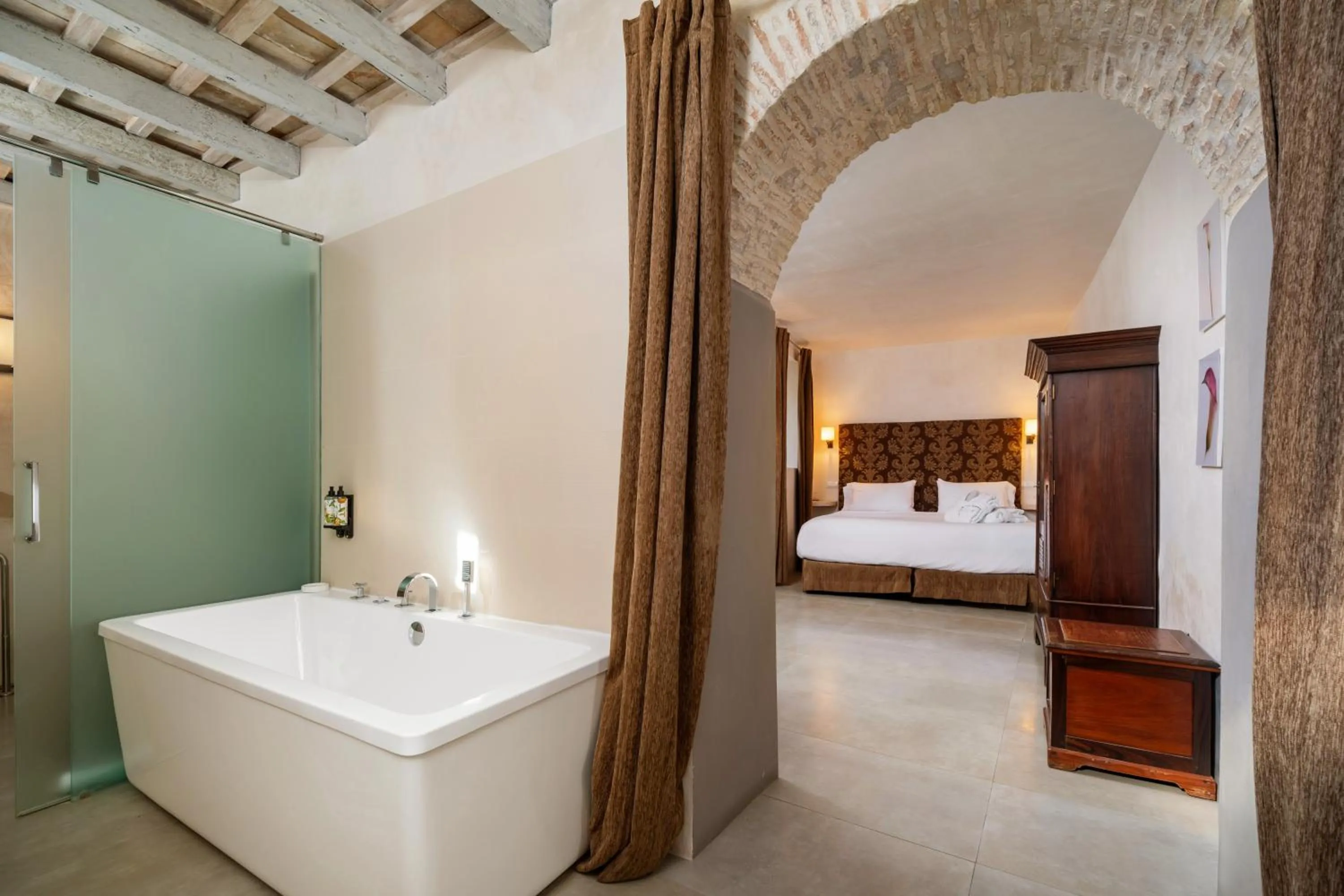 Bedroom, Bed in Hotel Boutique V - by Grupo Tribu