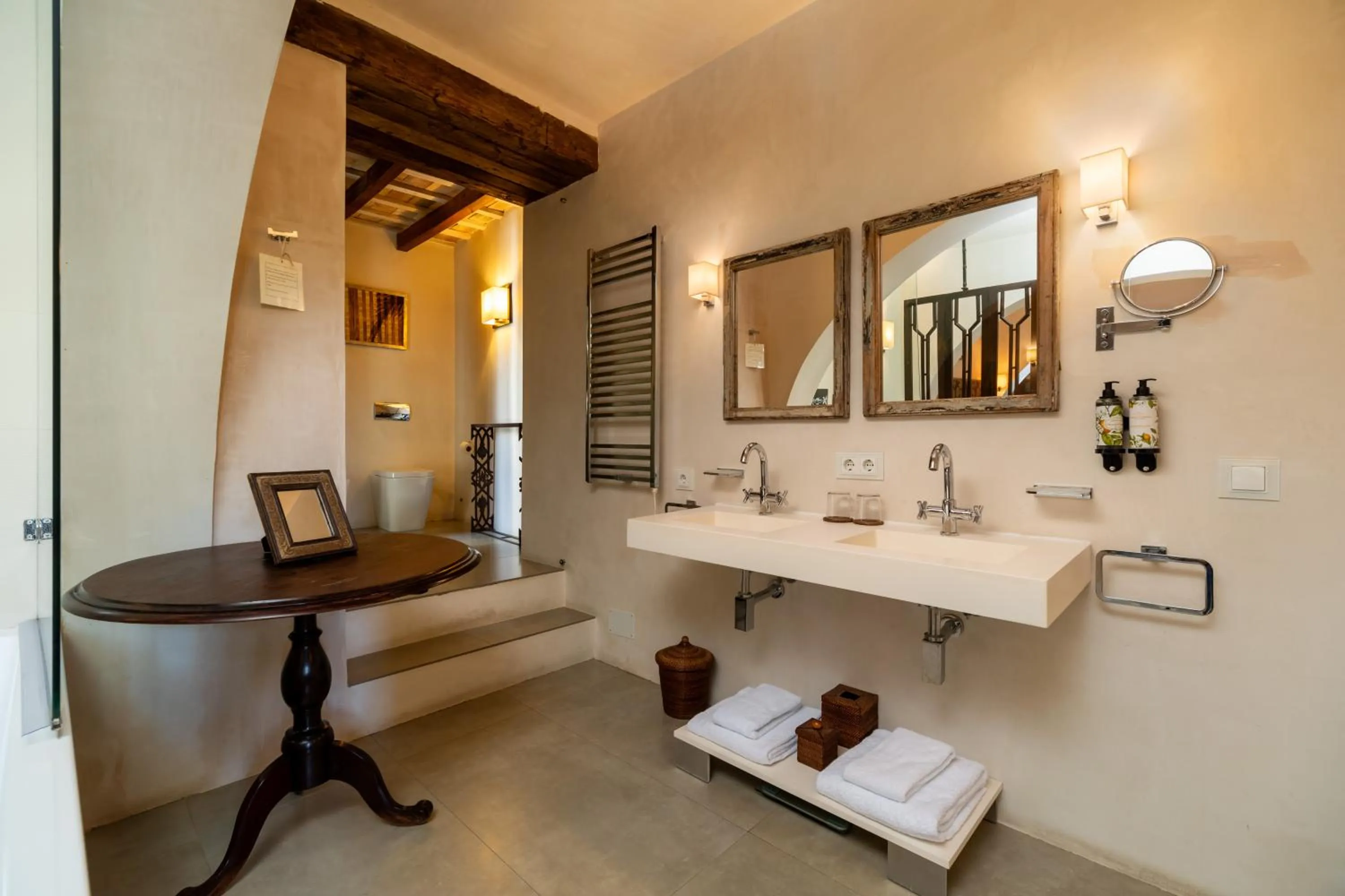 Bathroom in Hotel Boutique V - by Grupo Tribu