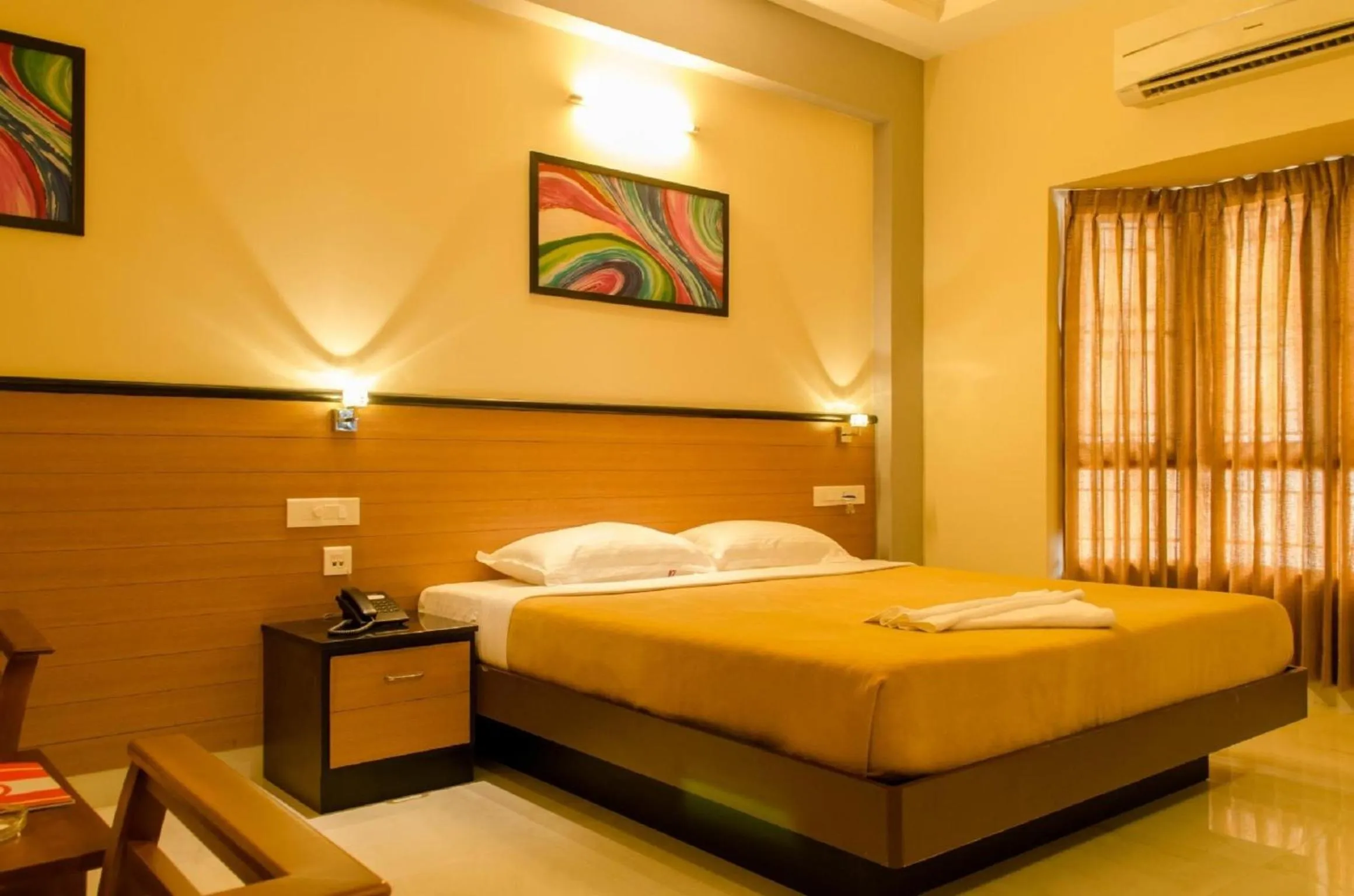 Bedroom, Bed in Kohinoor Hotels