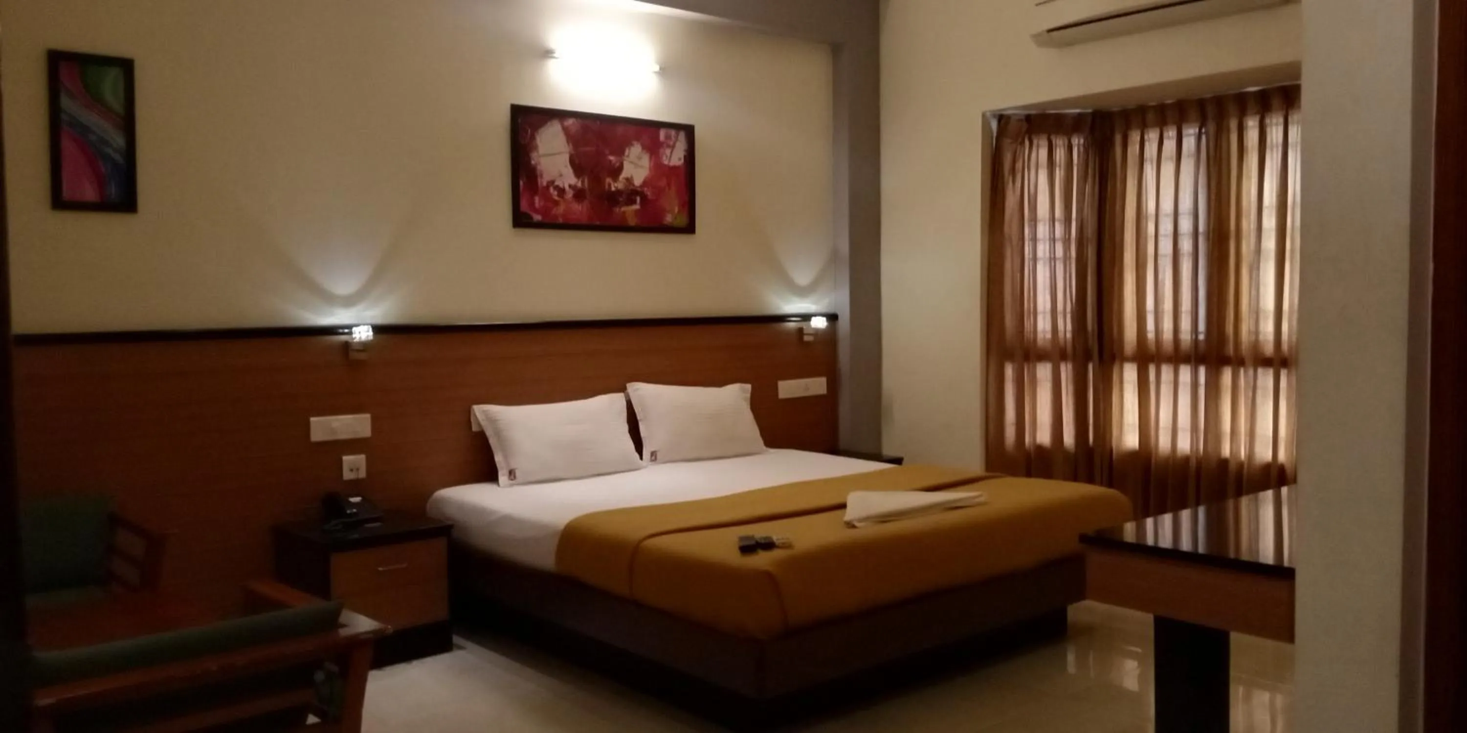 Bed in Kohinoor Hotels