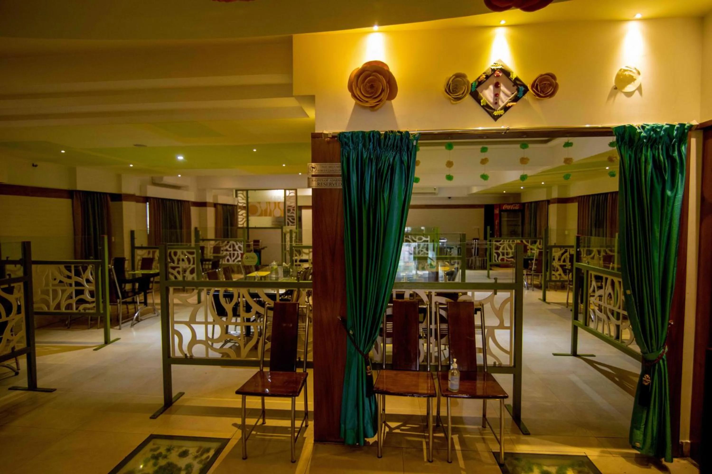 Restaurant/places to eat in Kohinoor Hotels