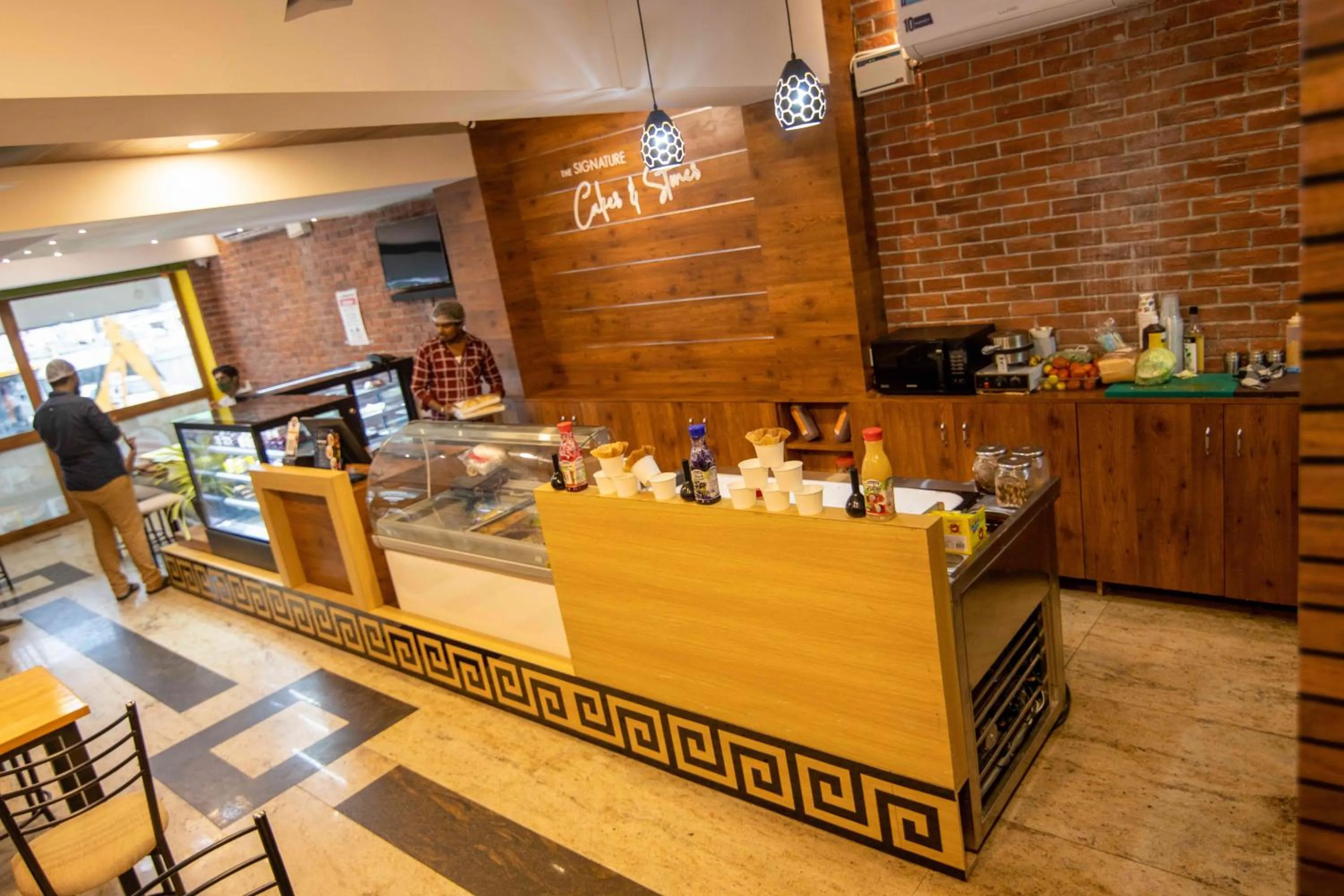 Restaurant/places to eat in Kohinoor Hotels