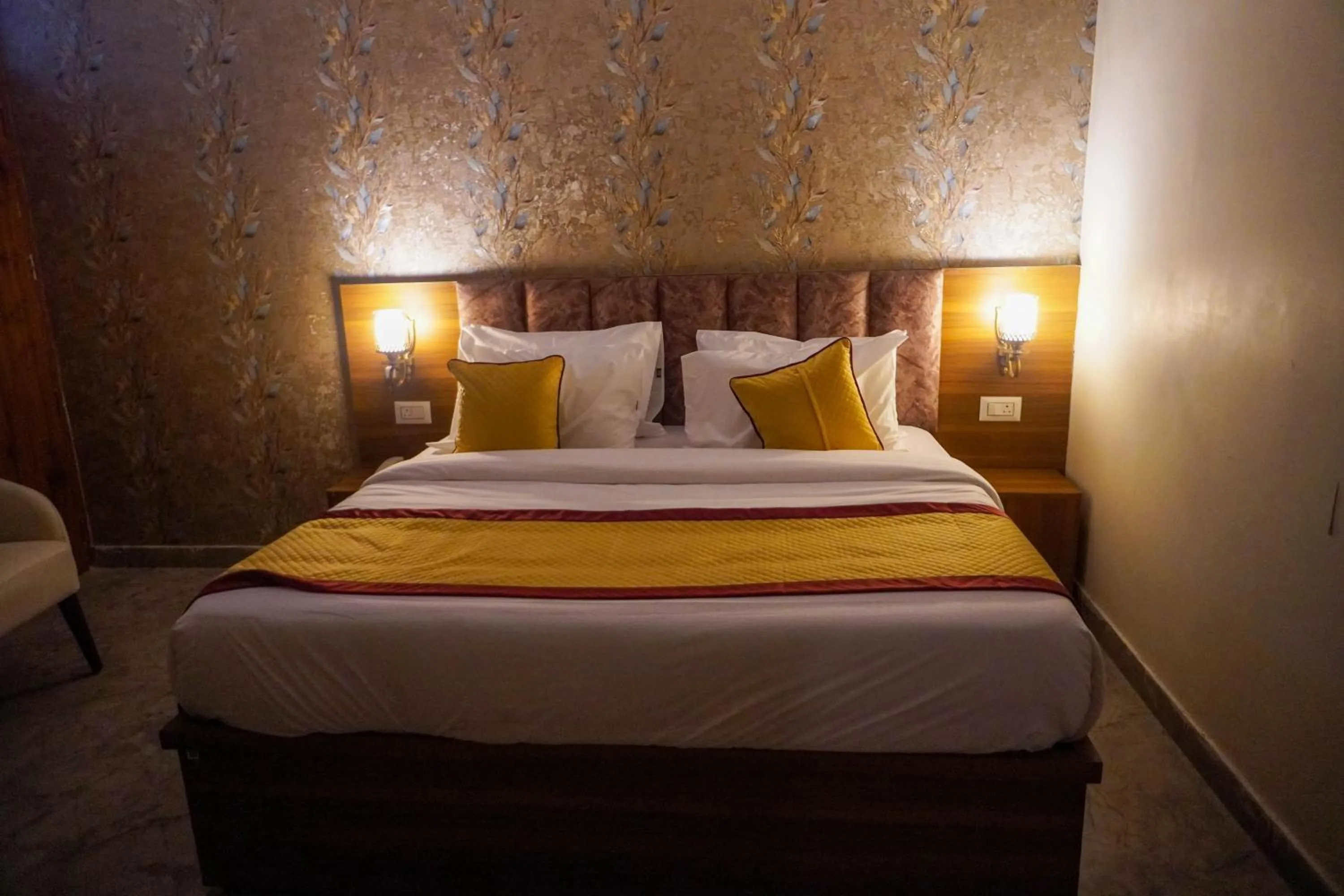 Bed in Hotel Relax Suites FNG Expresway 63 Noida