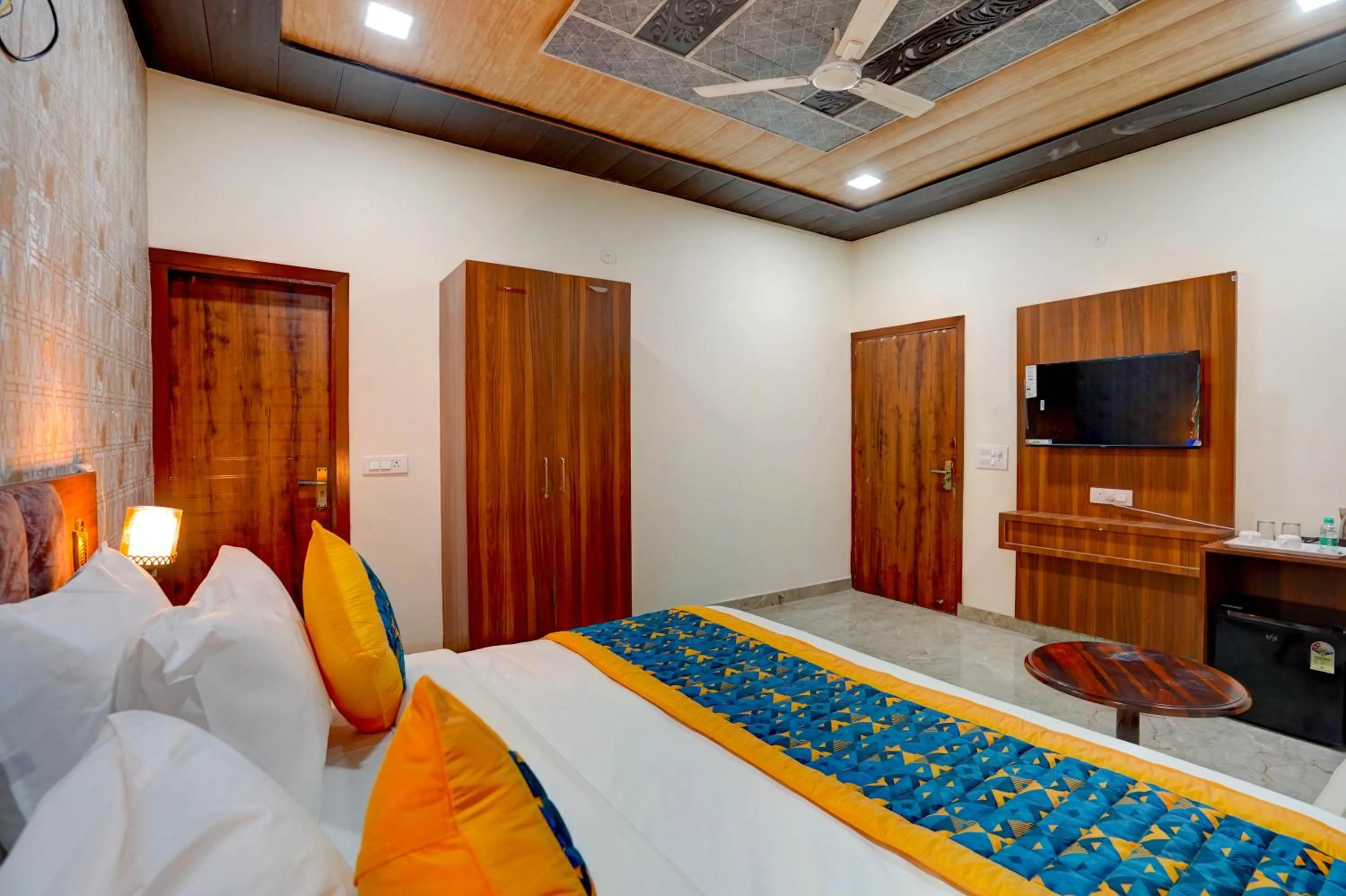 Bed in Hotel Relax Suites FNG Expresway 63 Noida