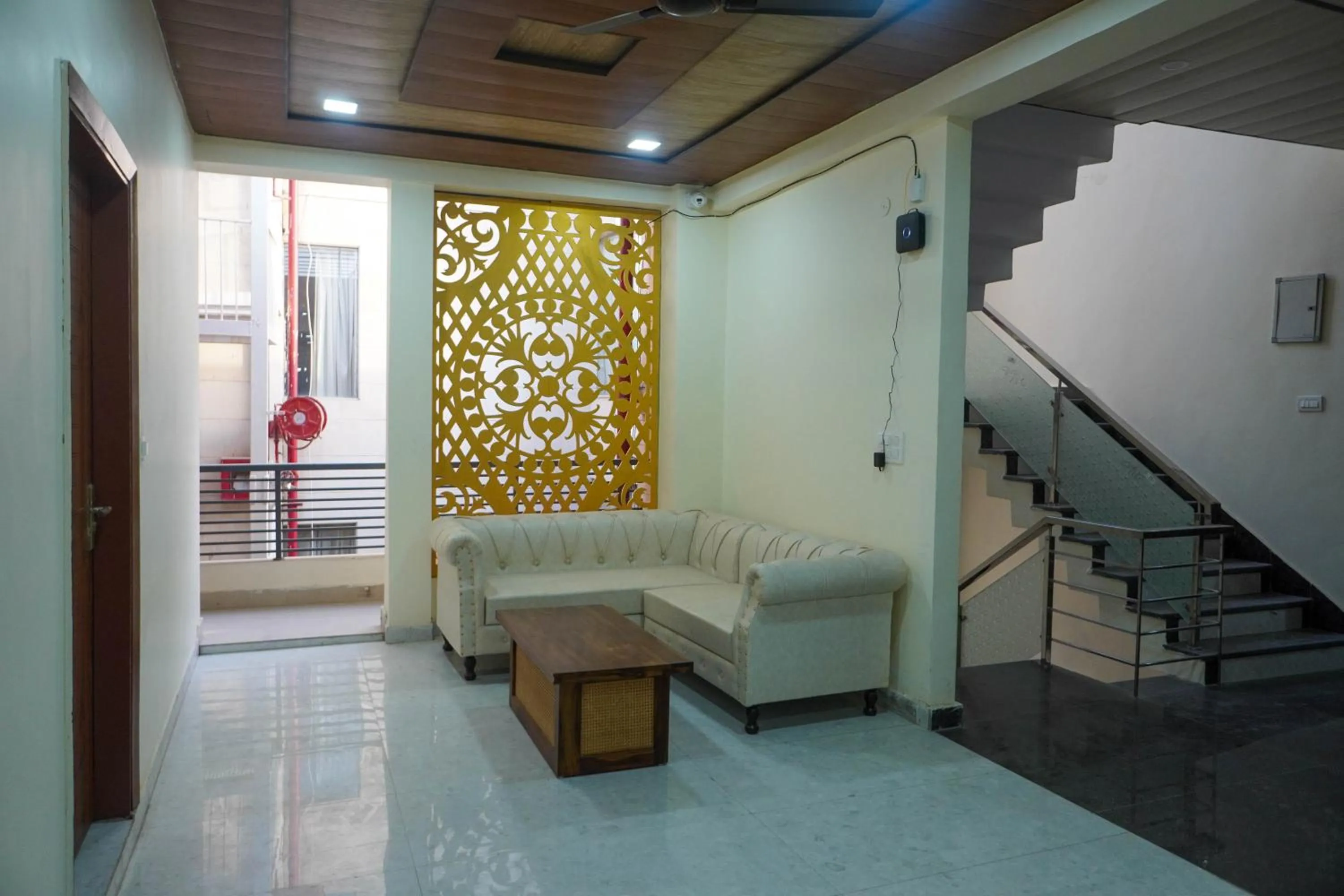 Hotel Relax Suites FNG Expresway 63 Noida