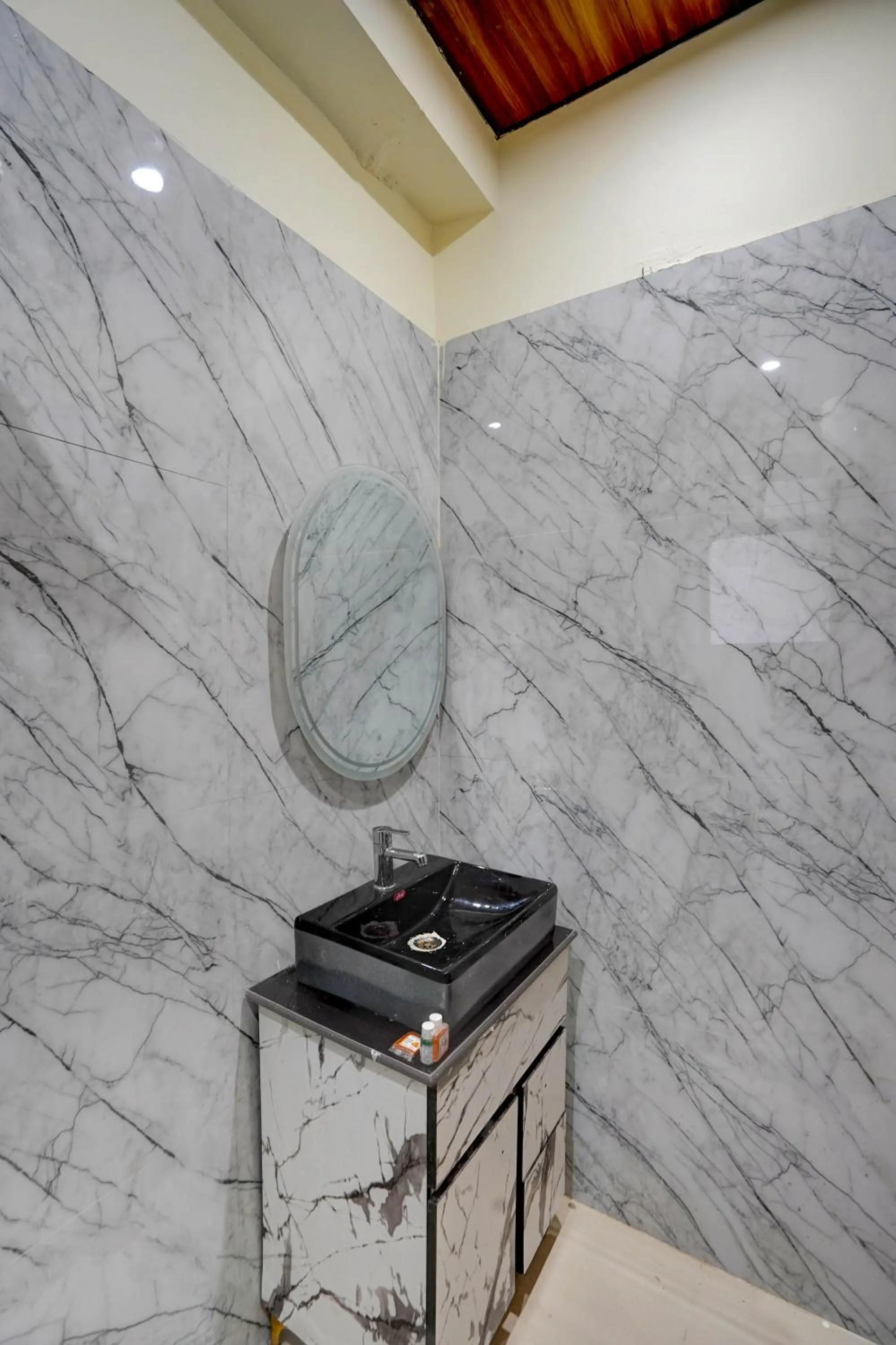 Hotel Relax Suites FNG Expresway 63 Noida