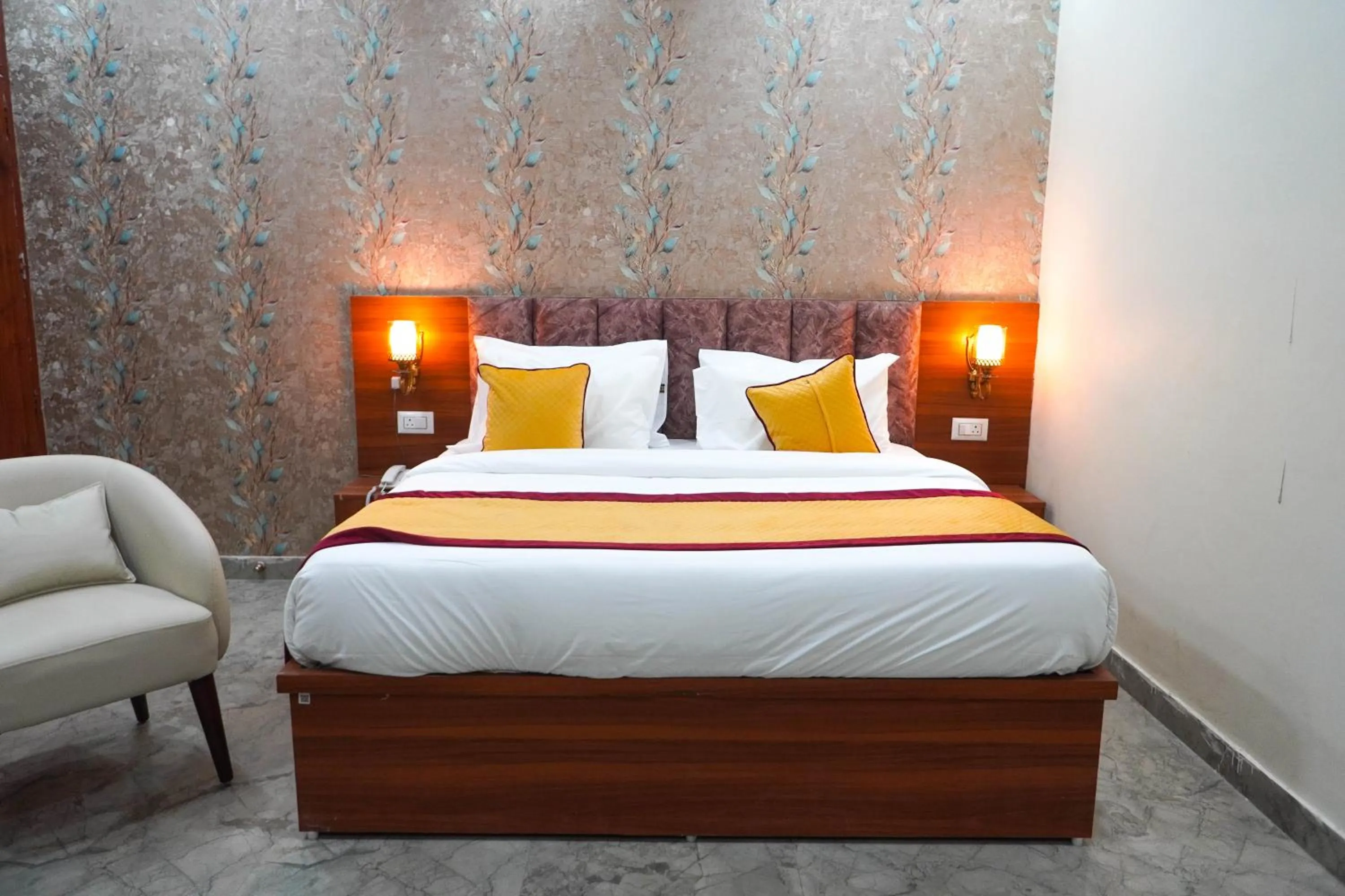 Bed in Hotel Relax Suites FNG Expresway 63 Noida
