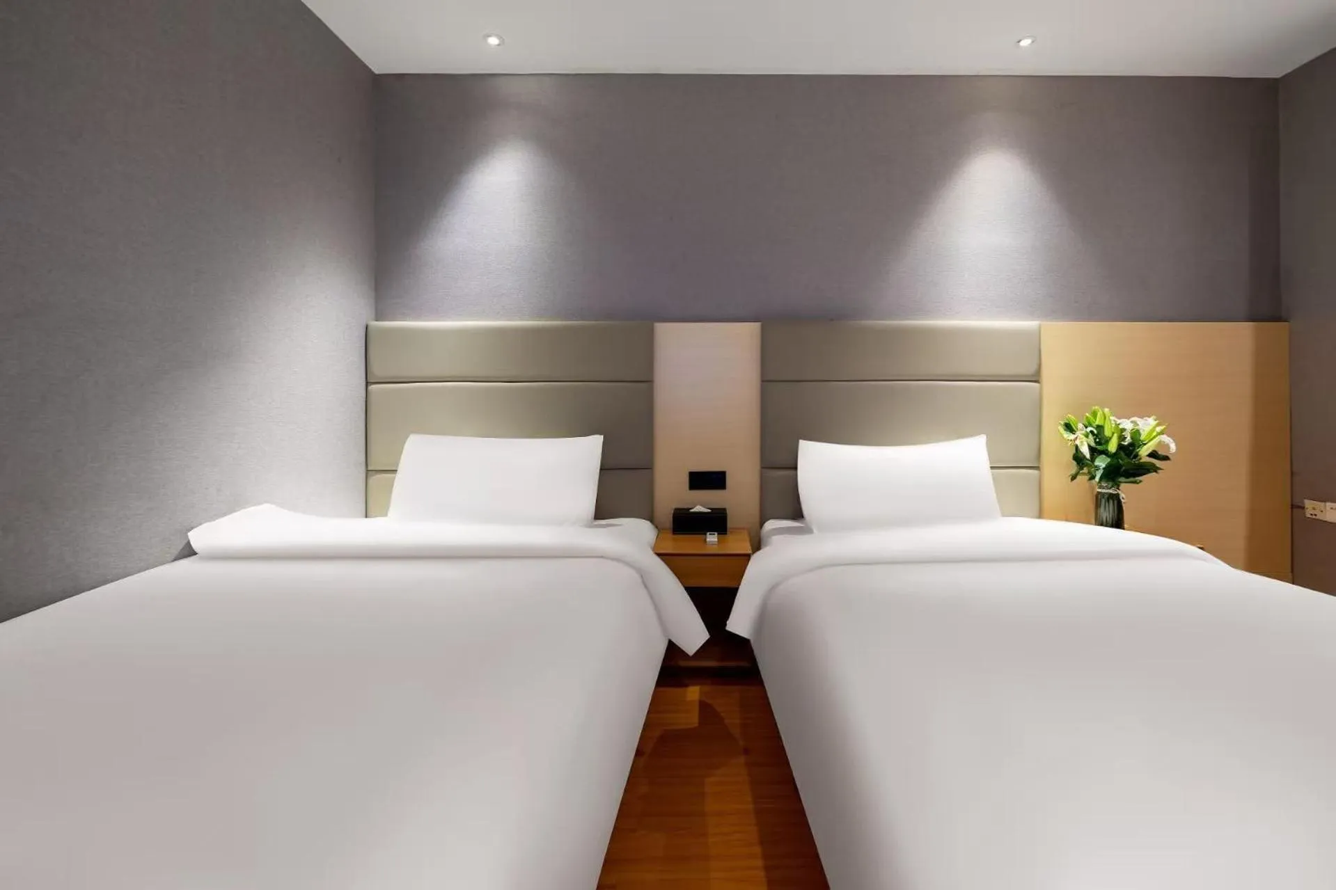 Bed in Lechao Select Hotel Tianshan Road Weining Road Subway Station Branch