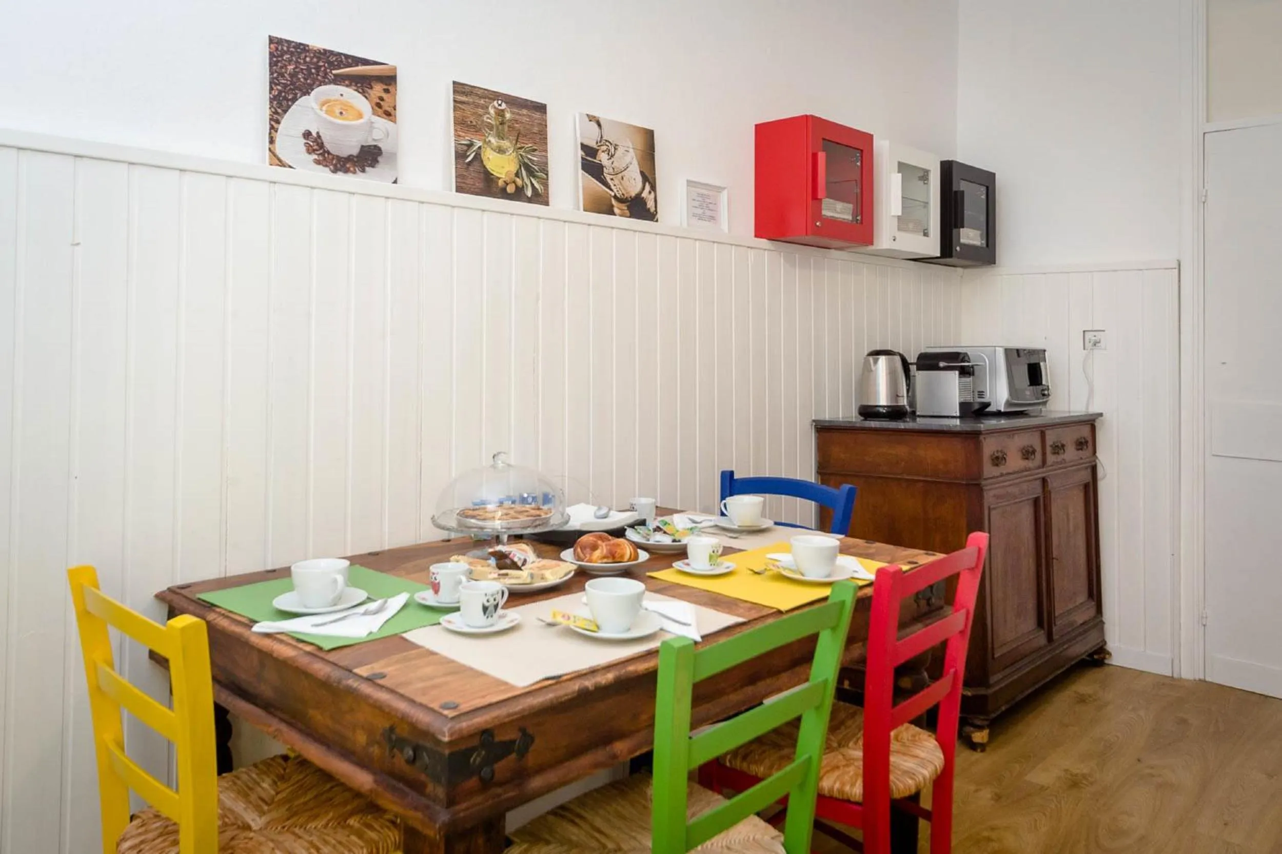 Communal kitchen in B&B I Portici Di Sottoripa