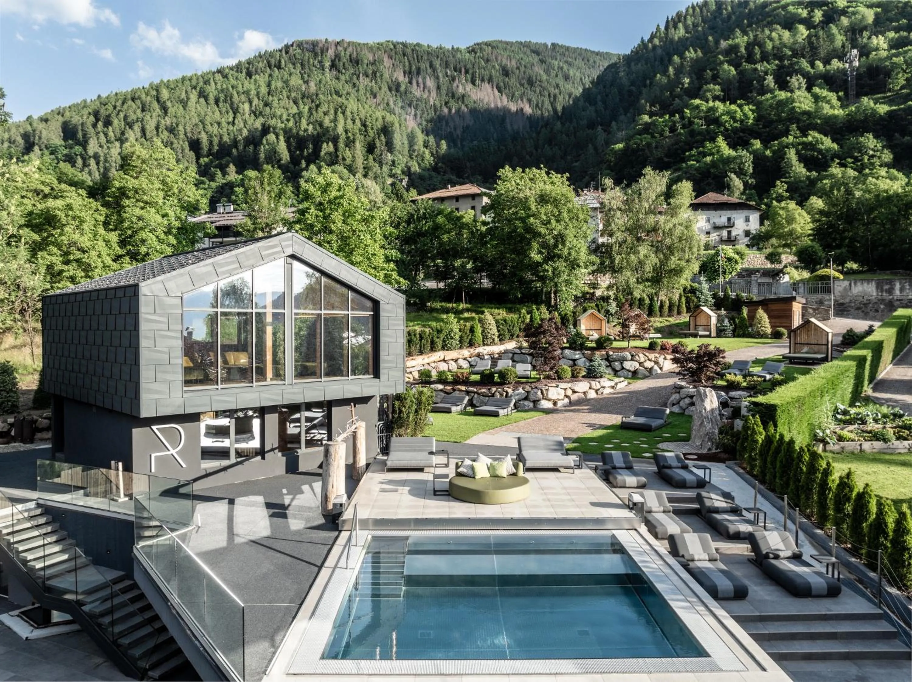 Hot Tub in Hotel Ravelli Luxury Spa