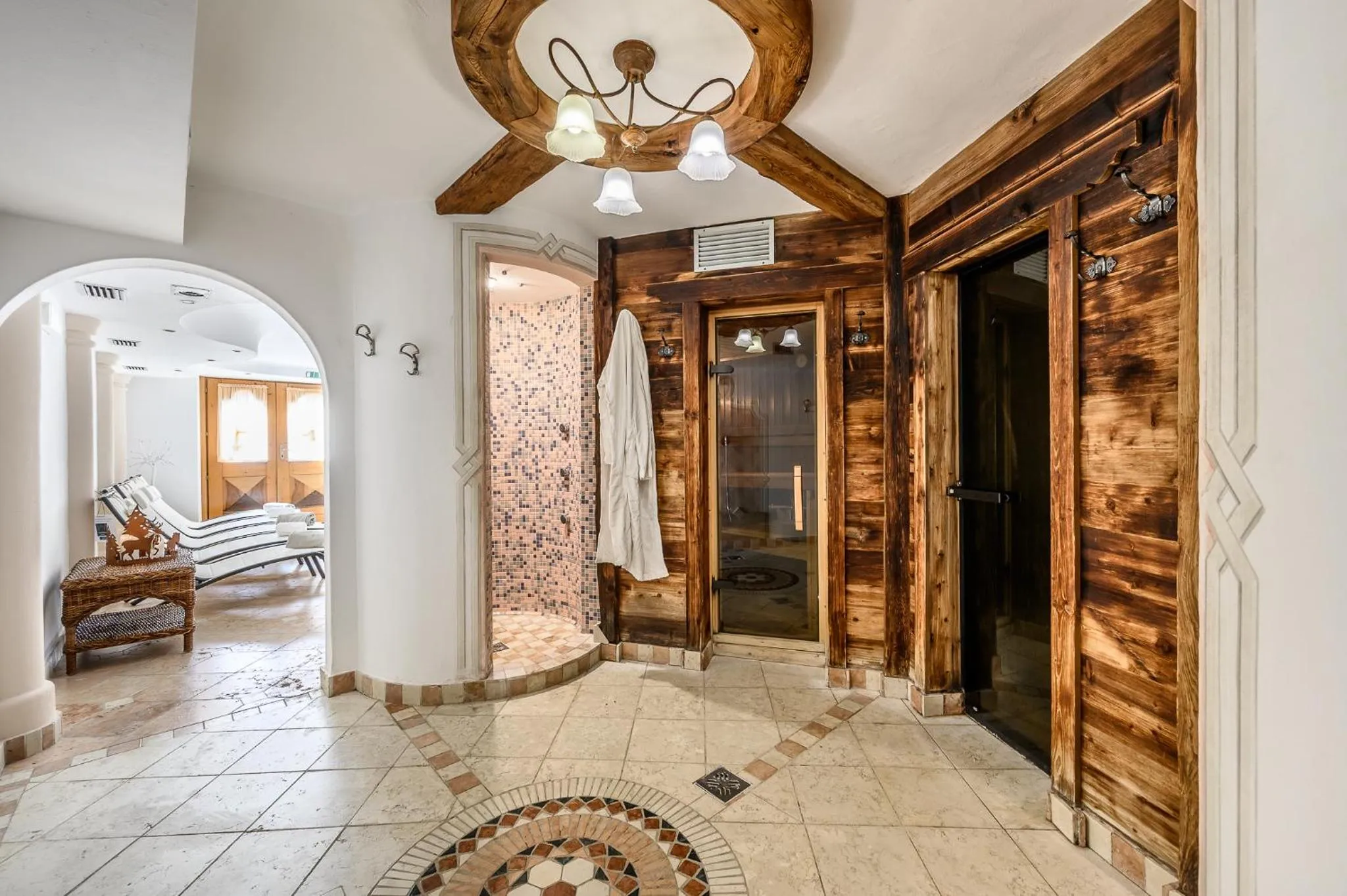 Bed in Hotel Ravelli Luxury Spa