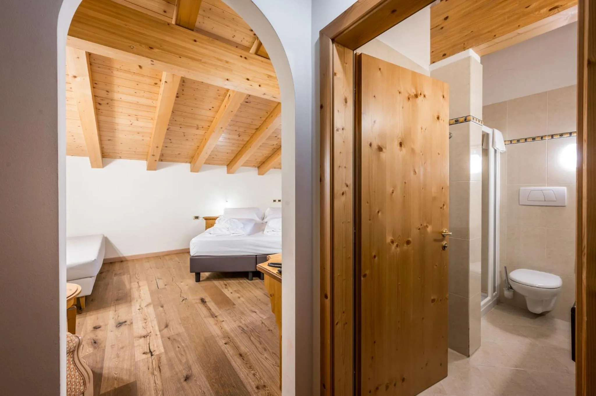 Bed in Hotel Ravelli Luxury Spa