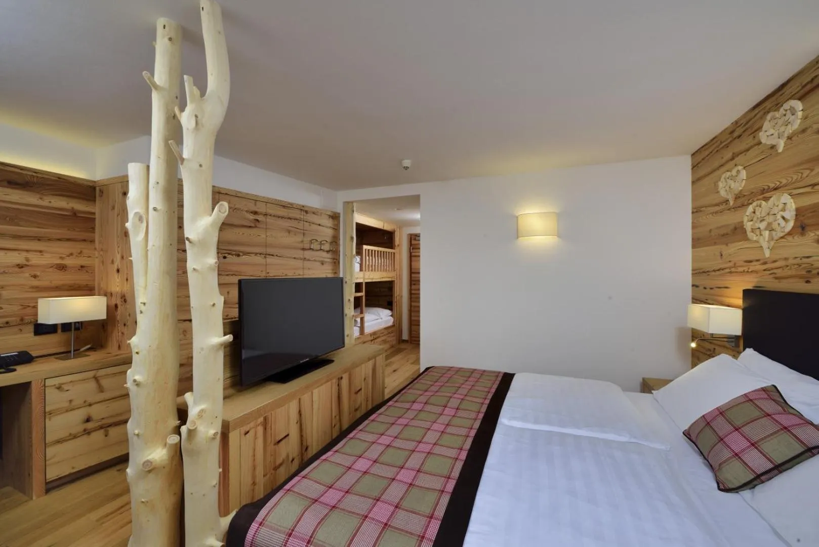 Bed in Hotel Ravelli Luxury Spa