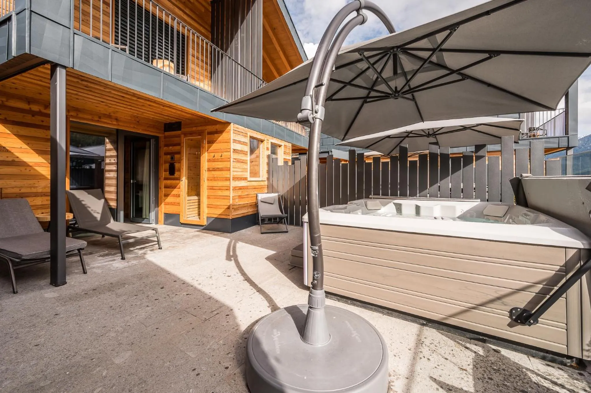 Hot Tub in Hotel Ravelli Luxury Spa