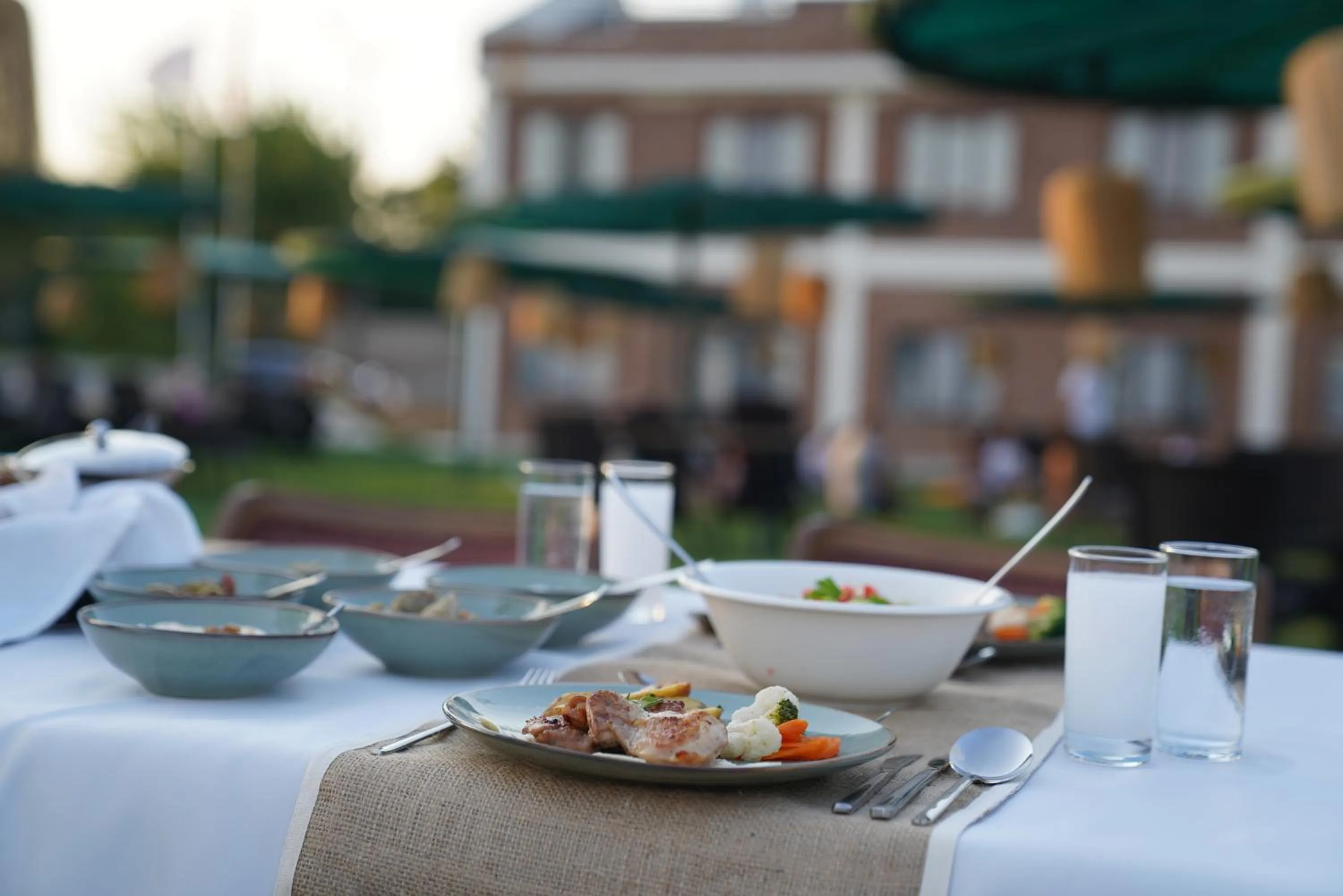 Restaurant/places to eat in Hotel Milestone1915