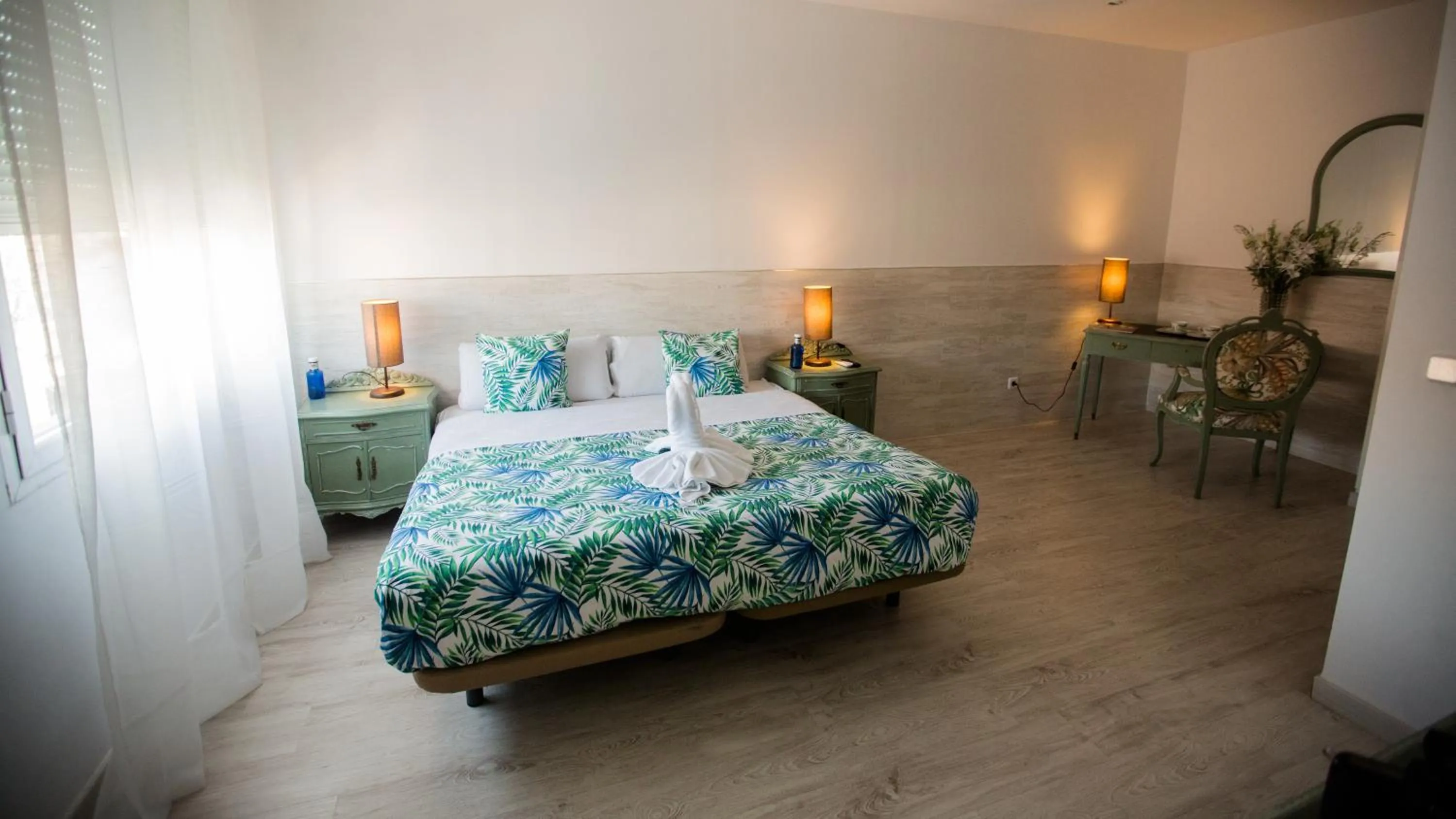 Photo of the whole room, Bed in Hostal Escala Suites