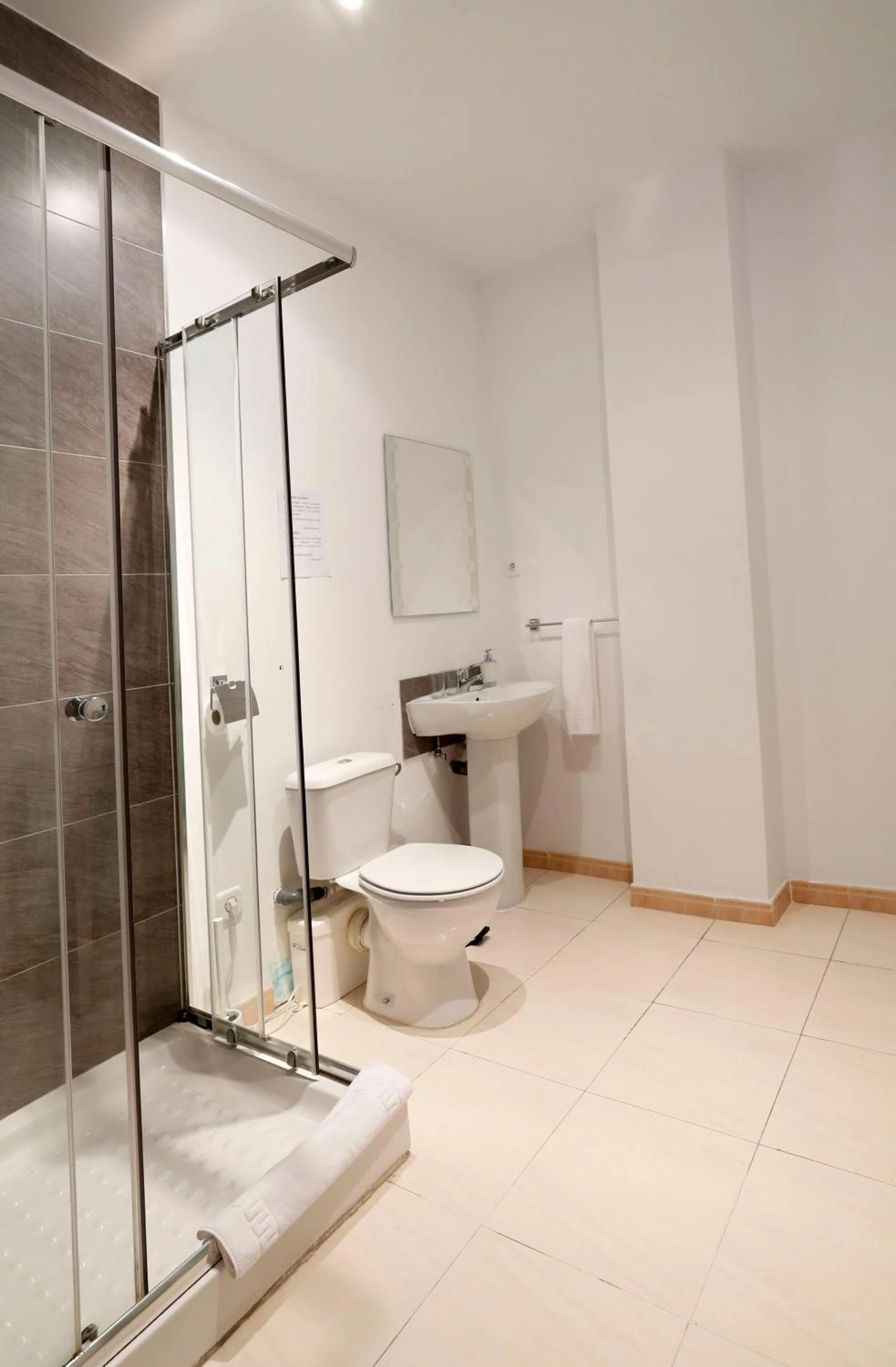 Bathroom in Hostal Escala Suites