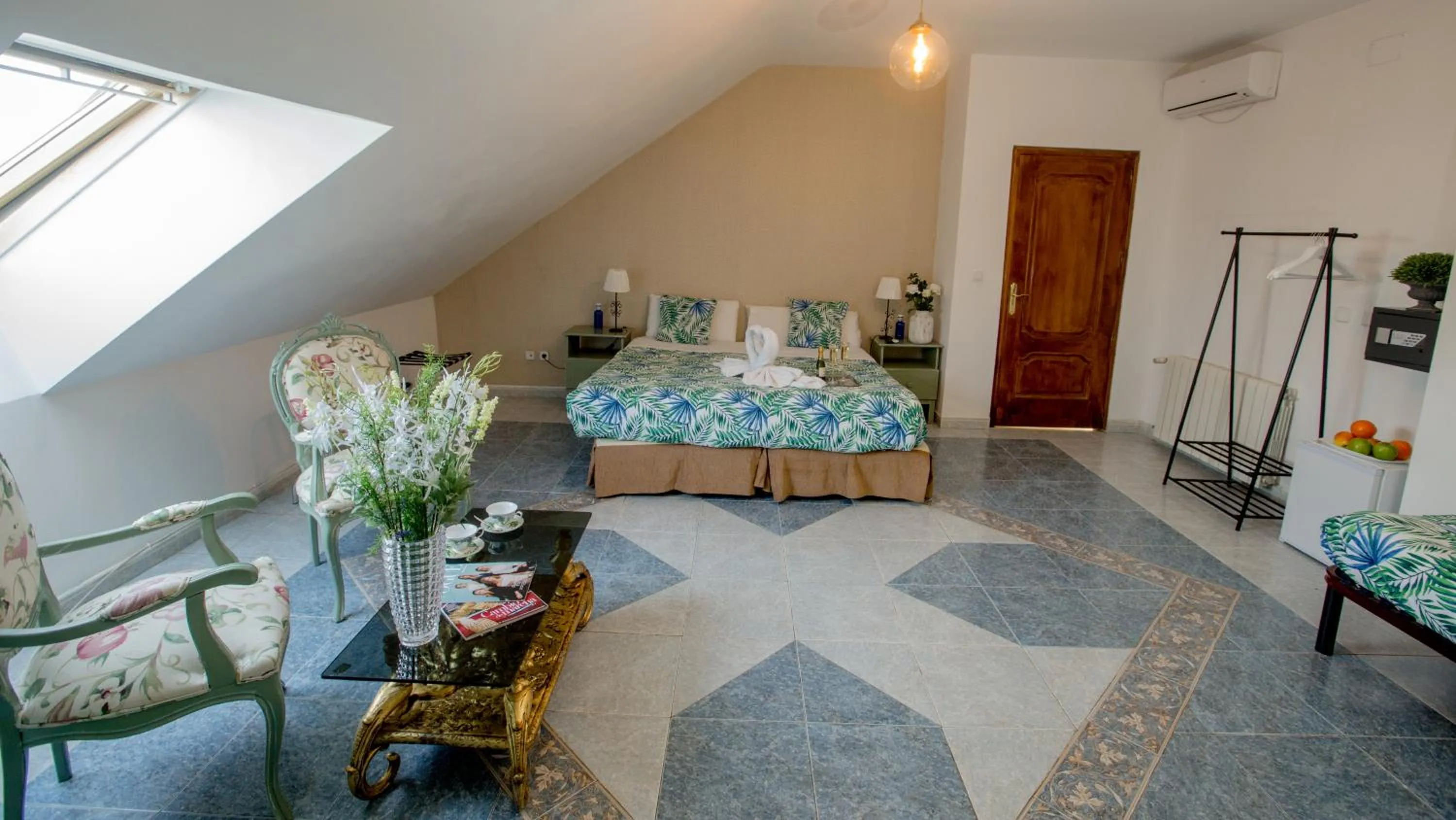 Bed in Hostal Escala Suites