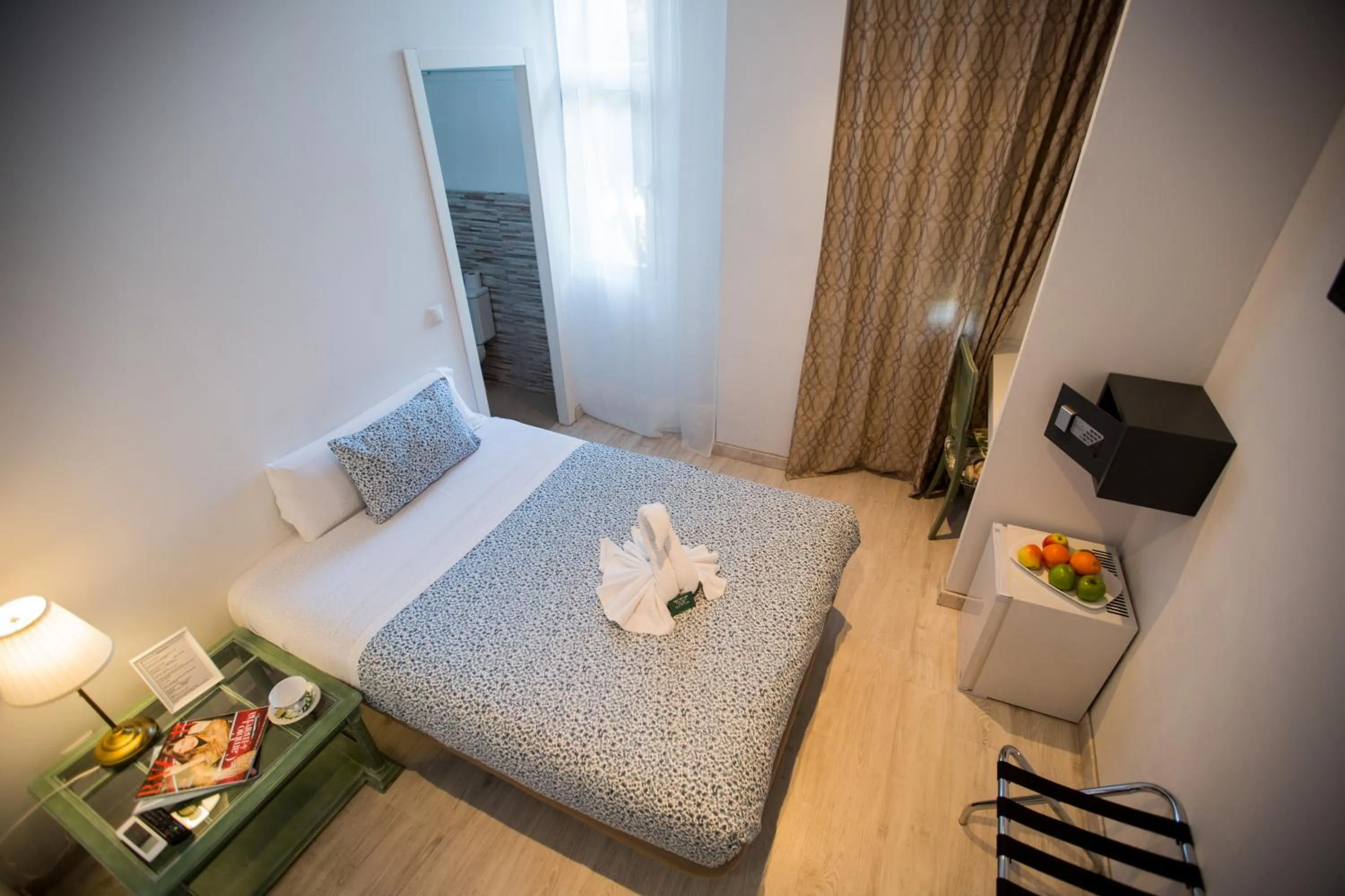 Bed in Hostal Escala Suites