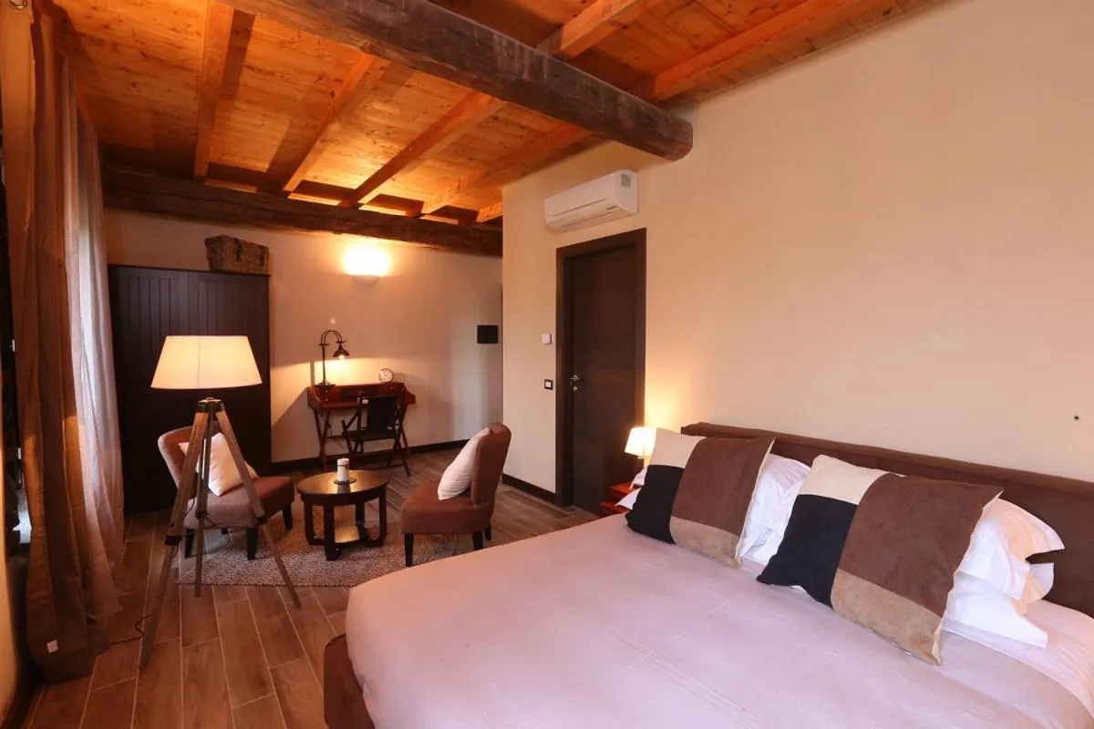 Bedroom, Bed in Equirelais