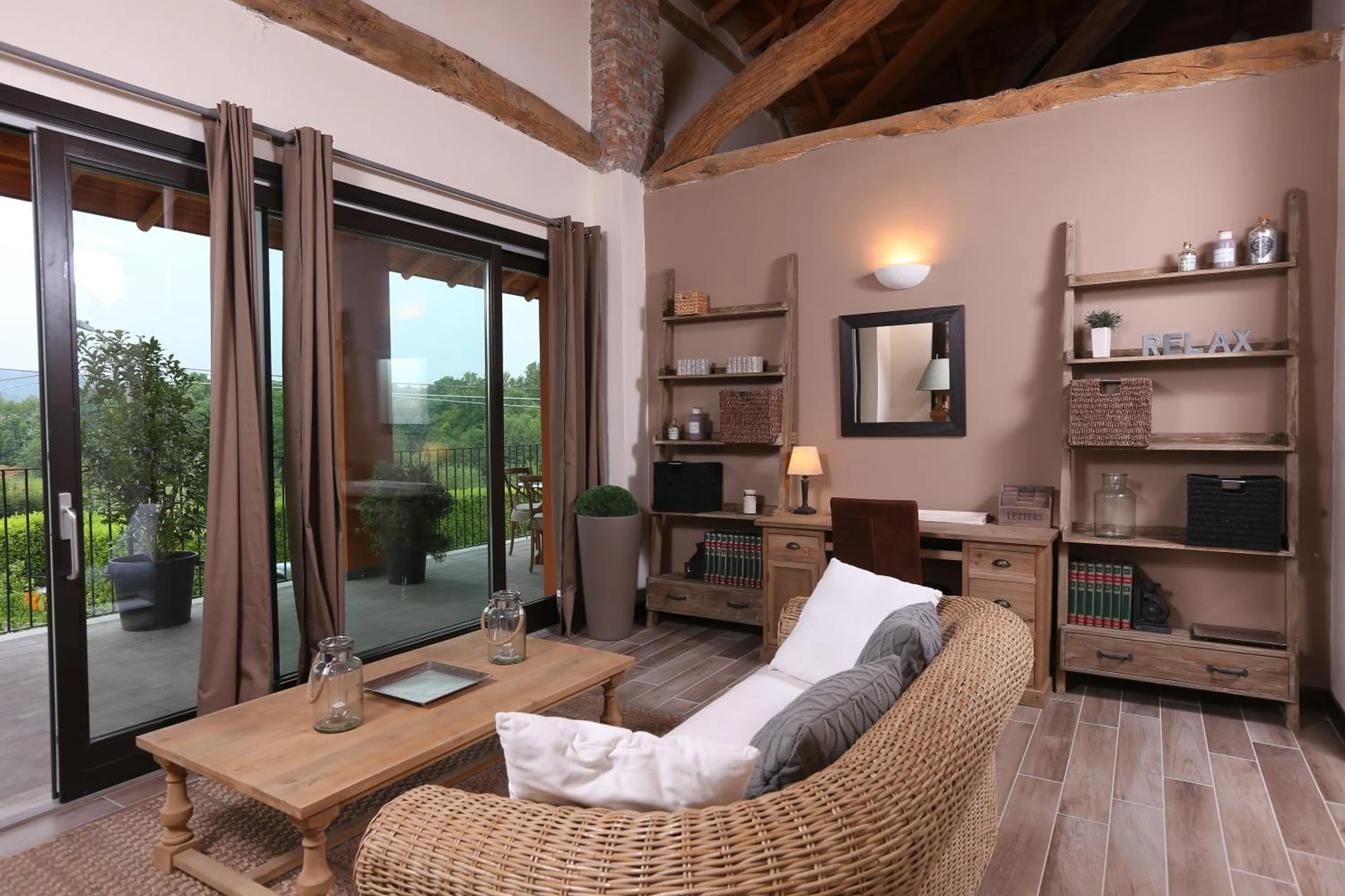 Communal lounge/ TV room in Equirelais