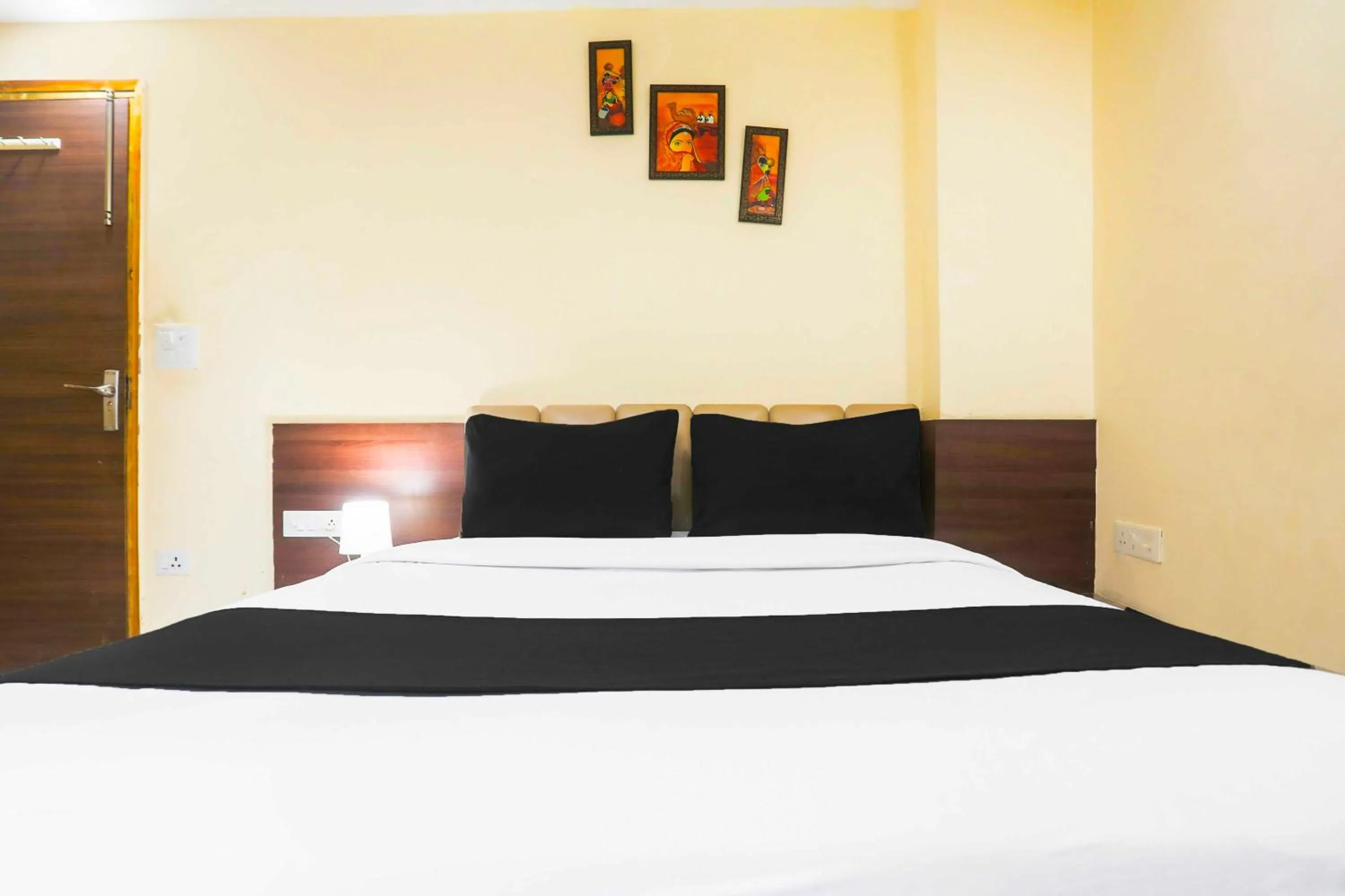 Bedroom in Super Collection O Sector 44 Near Botanical Garden