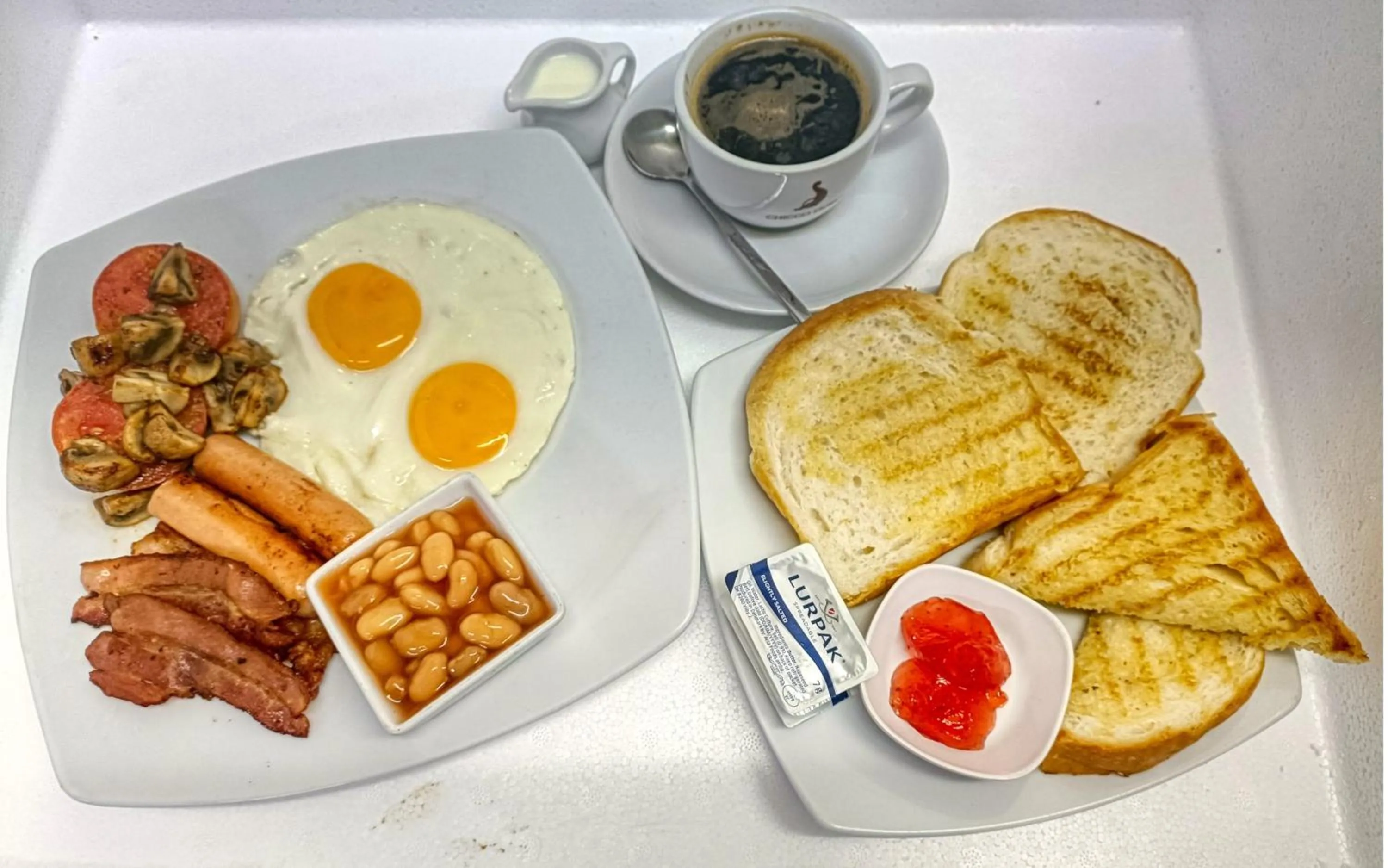 English/Irish breakfast in Happy Vikings - Beachfront