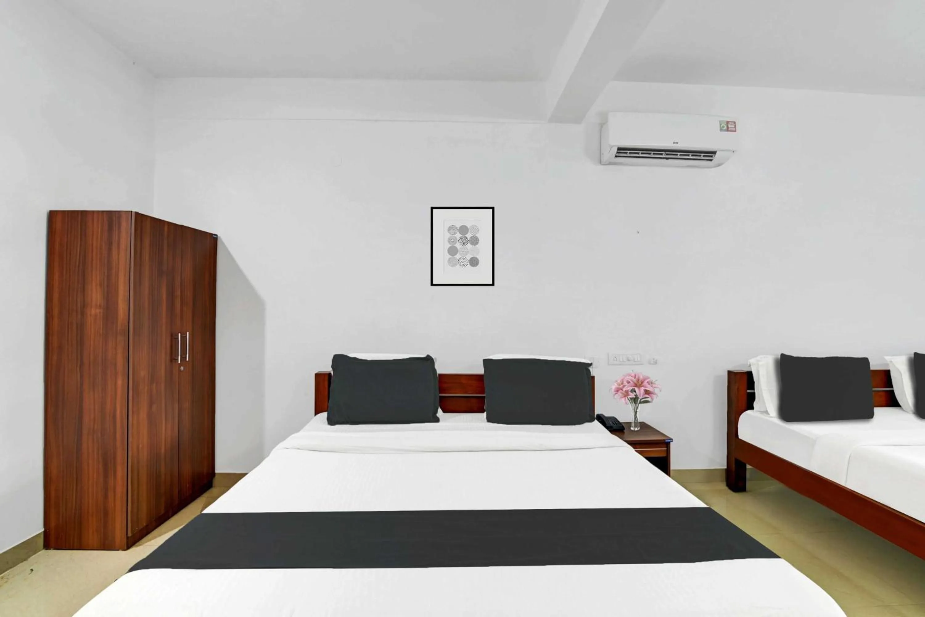 Bedroom, Bed in Hotel O KSRTC Madikeri Bus Terminal