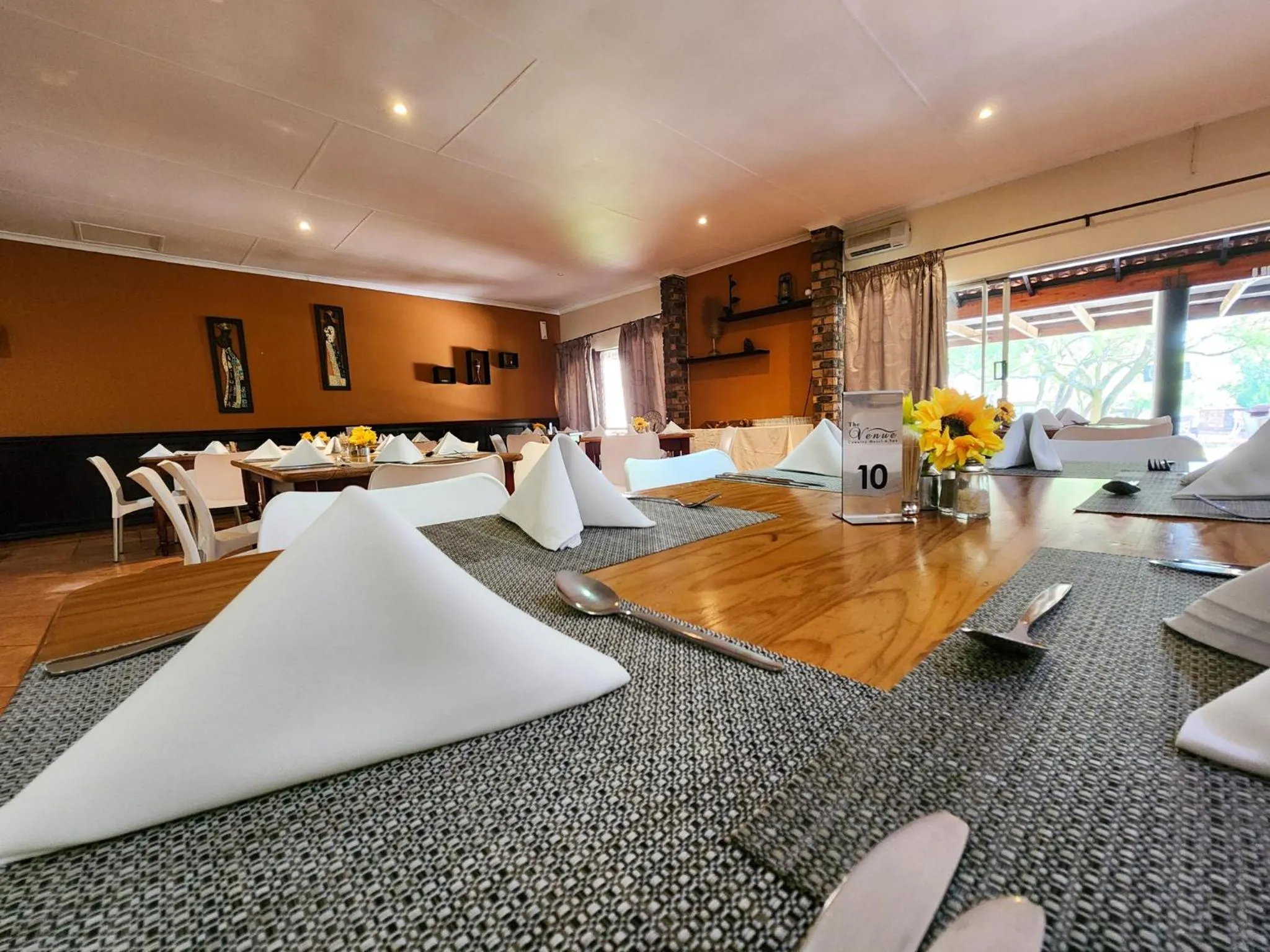 Restaurant/places to eat in The Venue Country Hotel & Spa