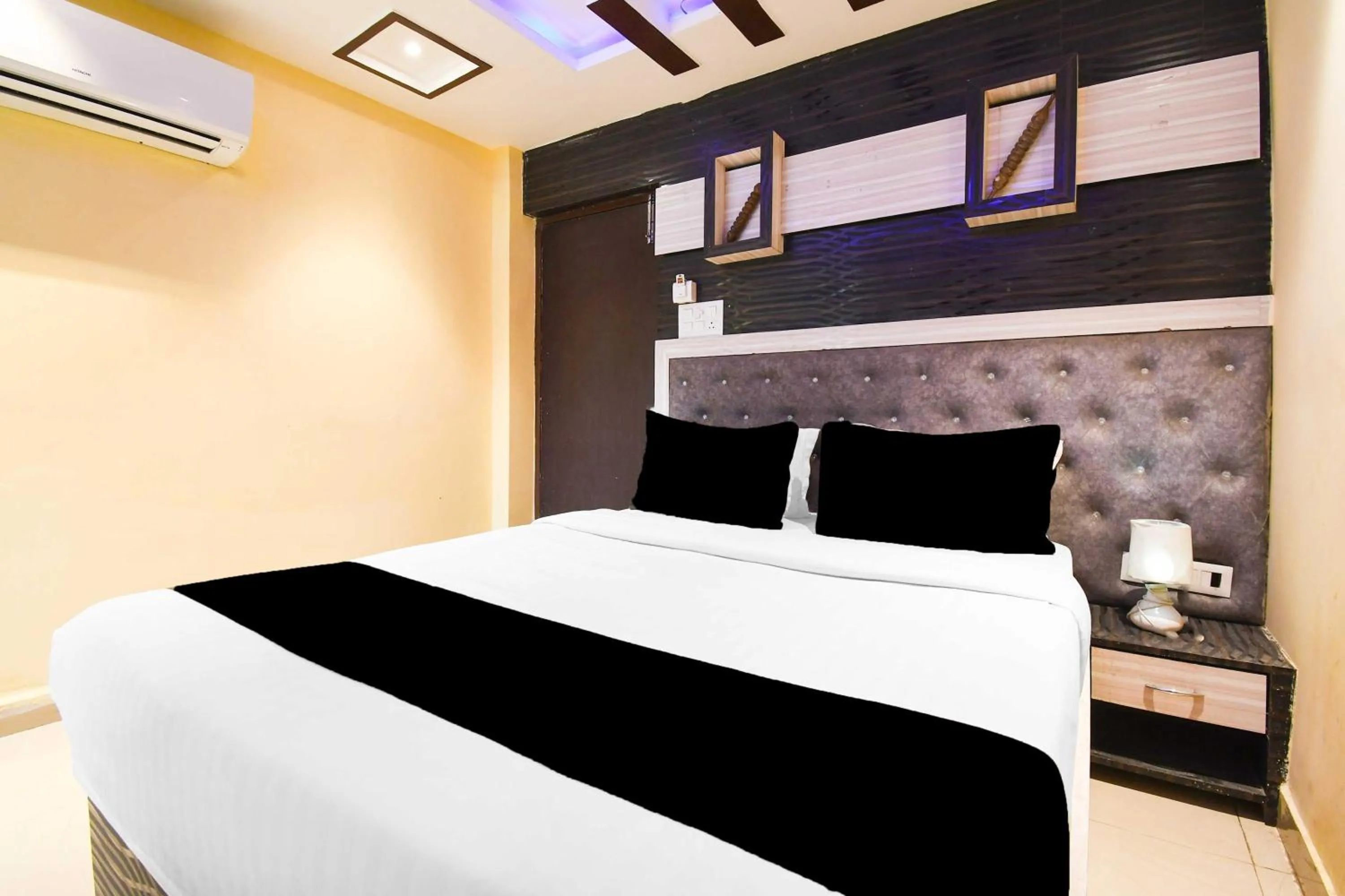 Bedroom, Bed in Hotel O Hirak Road Dhanbad