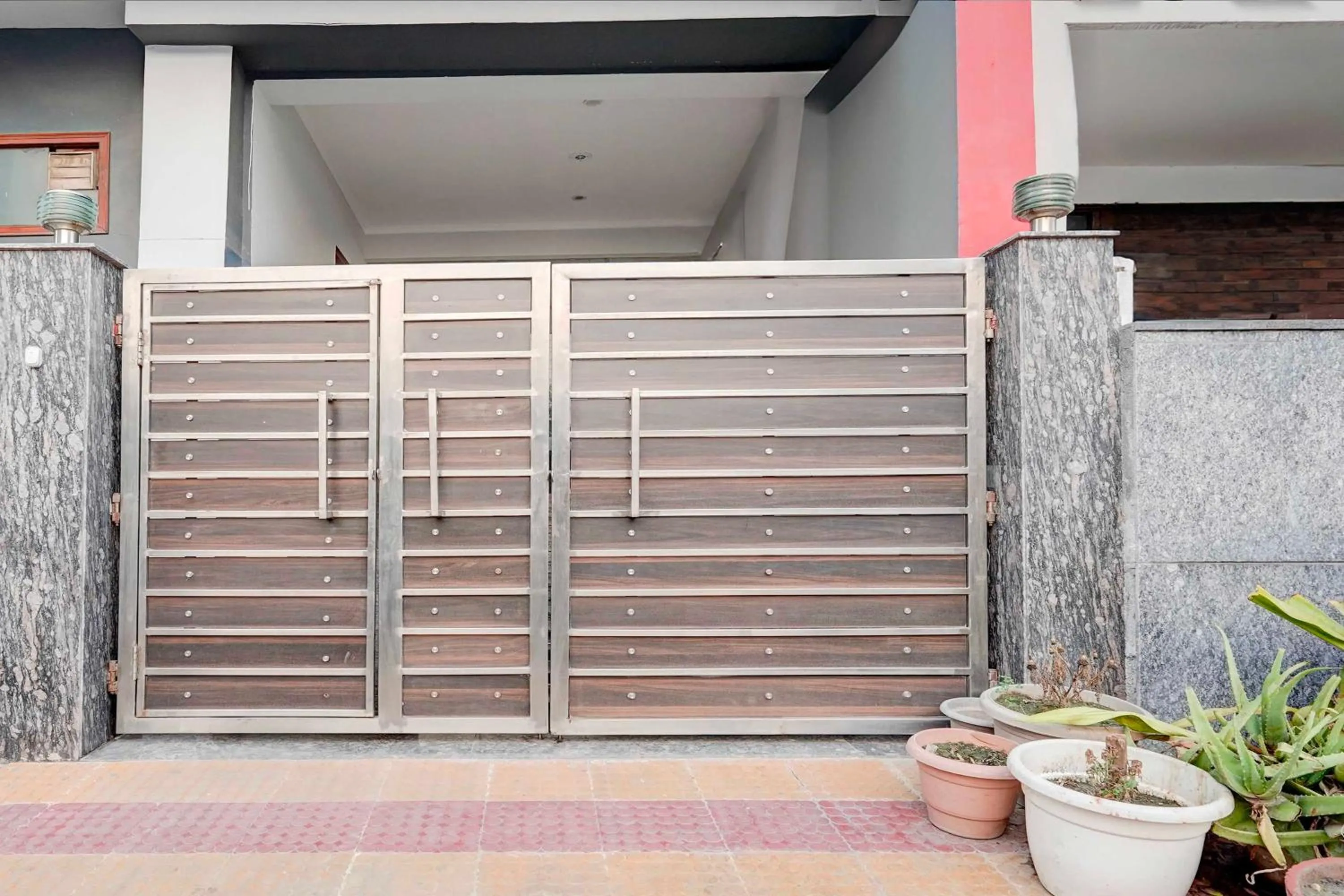 Facade/entrance in Hotel O Noida Sector 16 Metro Station