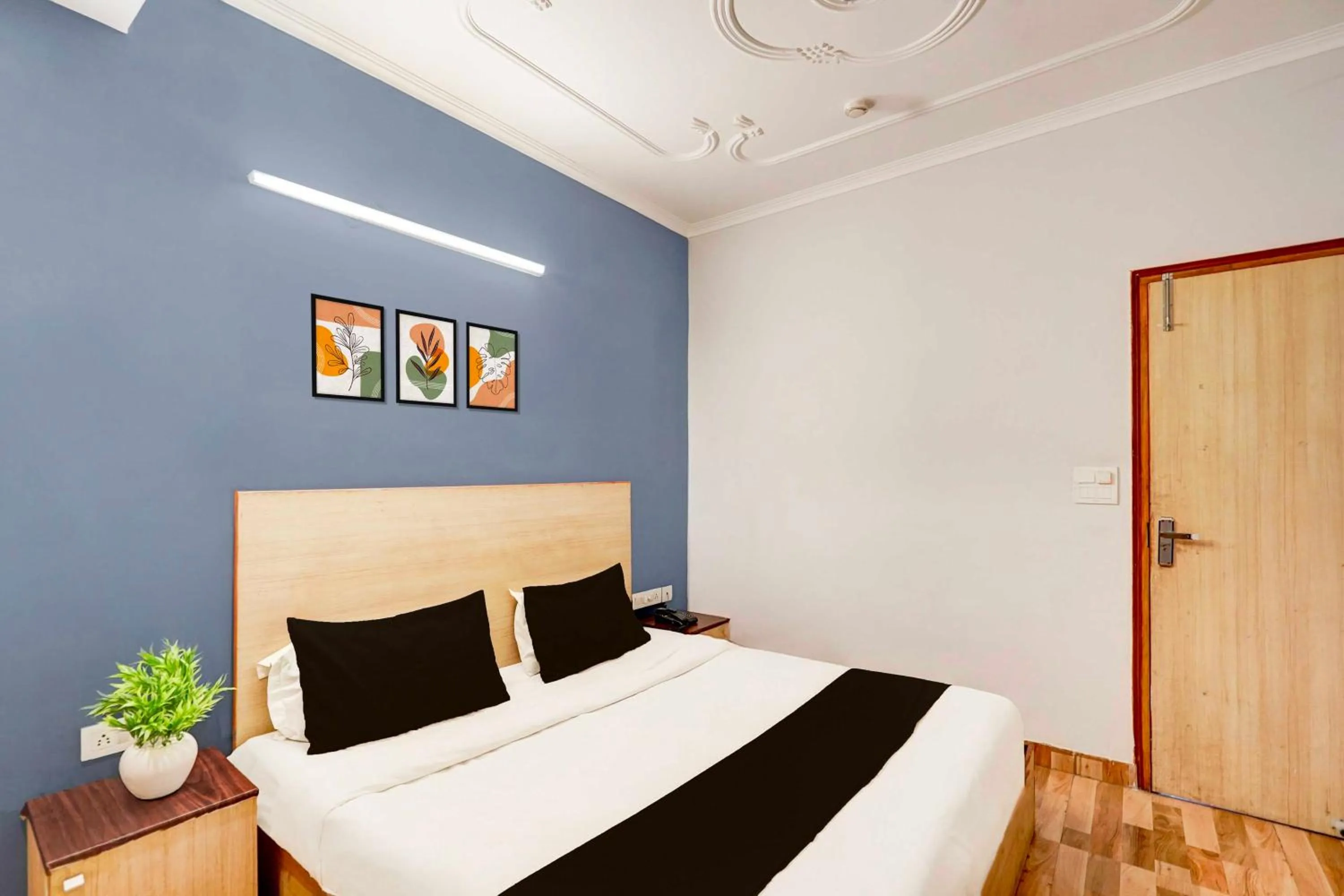 Bedroom, Bed in Hotel O Noida Sector 16 Metro Station