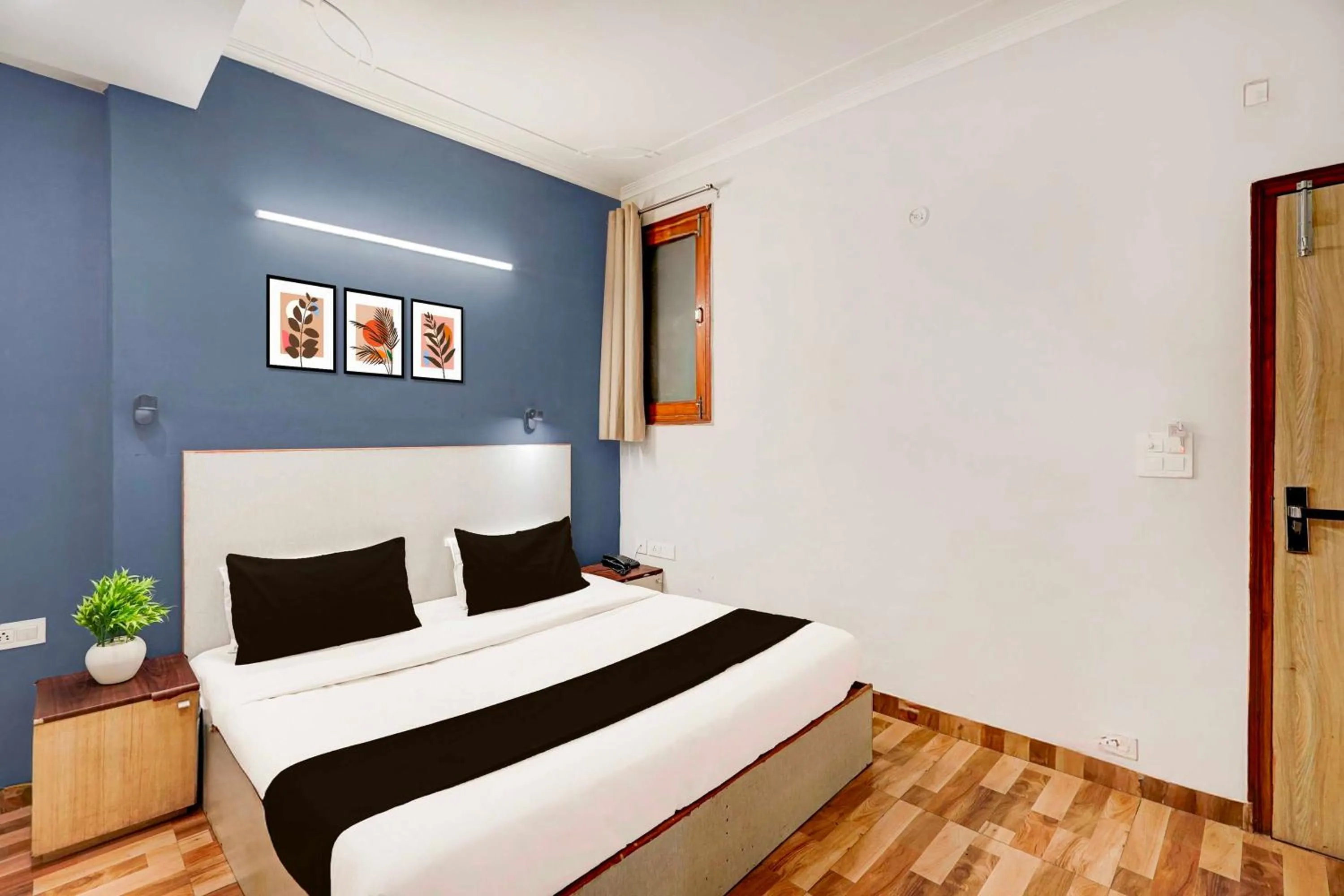 Bedroom, Bed in Hotel O Noida Sector 16 Metro Station