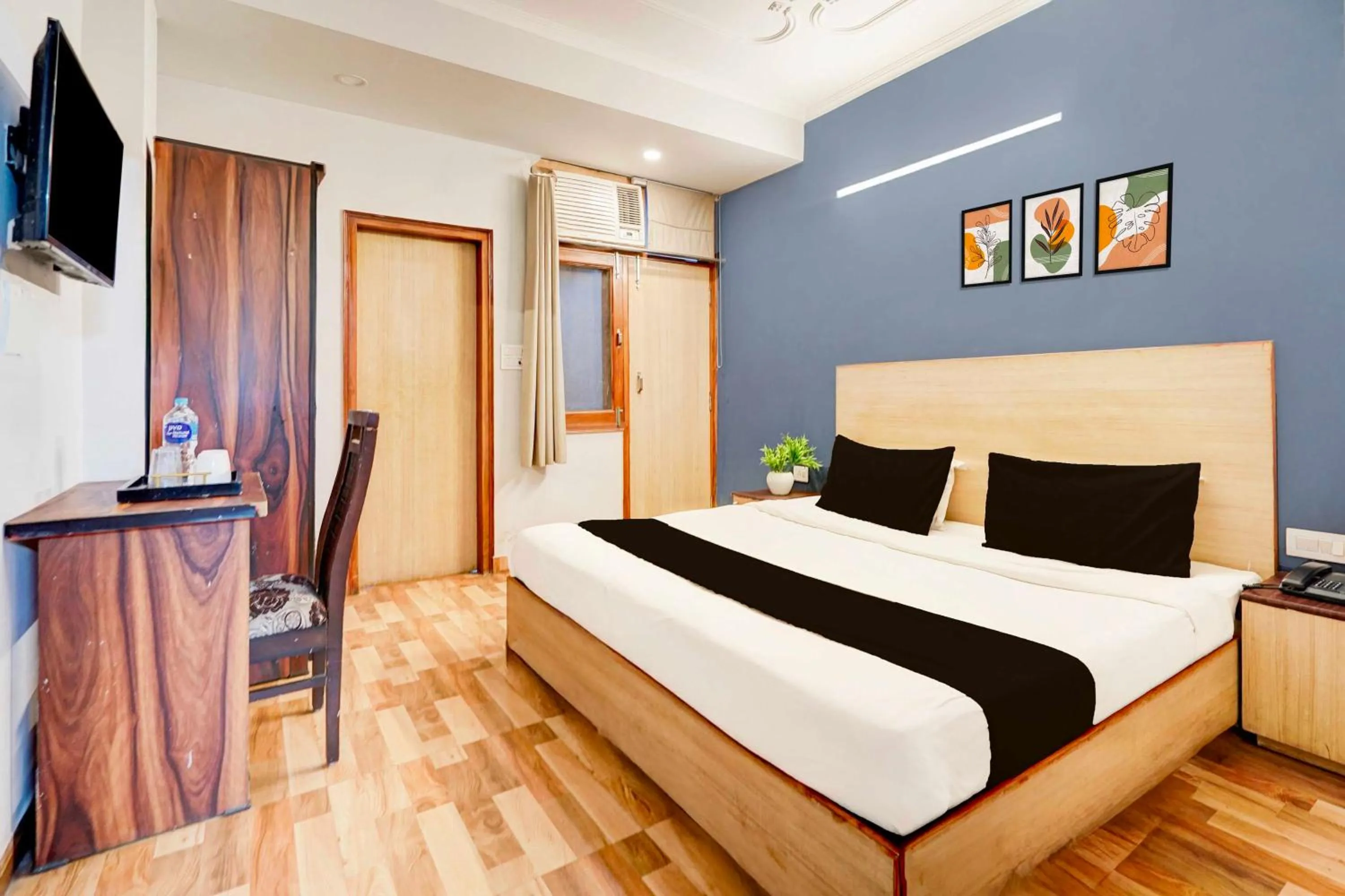 Bedroom, Bed in Hotel O Noida Sector 16 Metro Station
