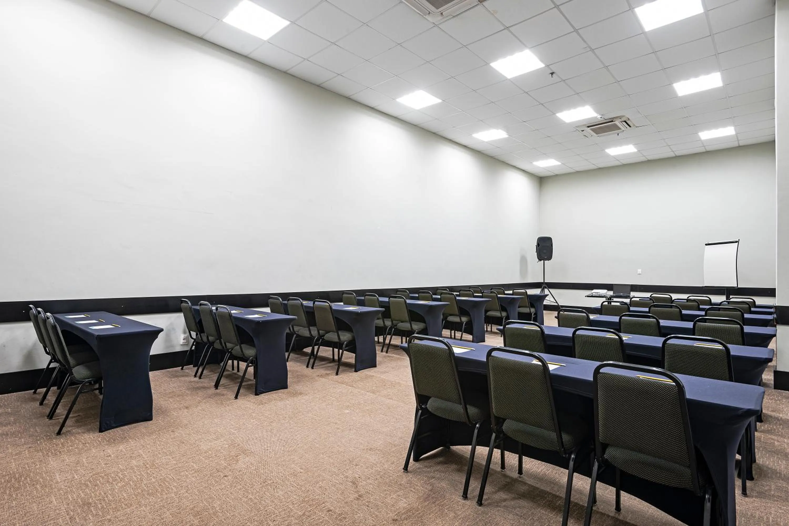 Meeting/conference room in Slim Hotel Cuiabá Aeroporto