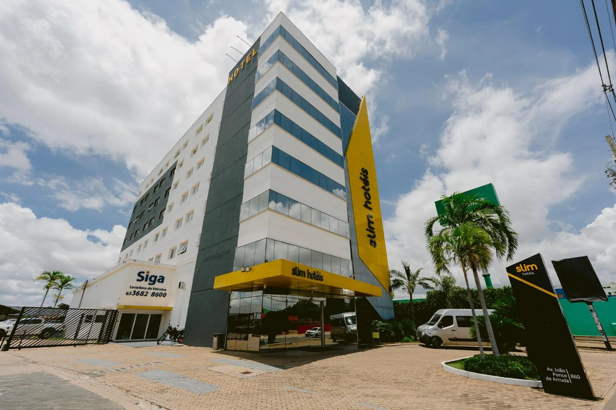Facade/entrance in Slim Hotel Cuiabá Aeroporto