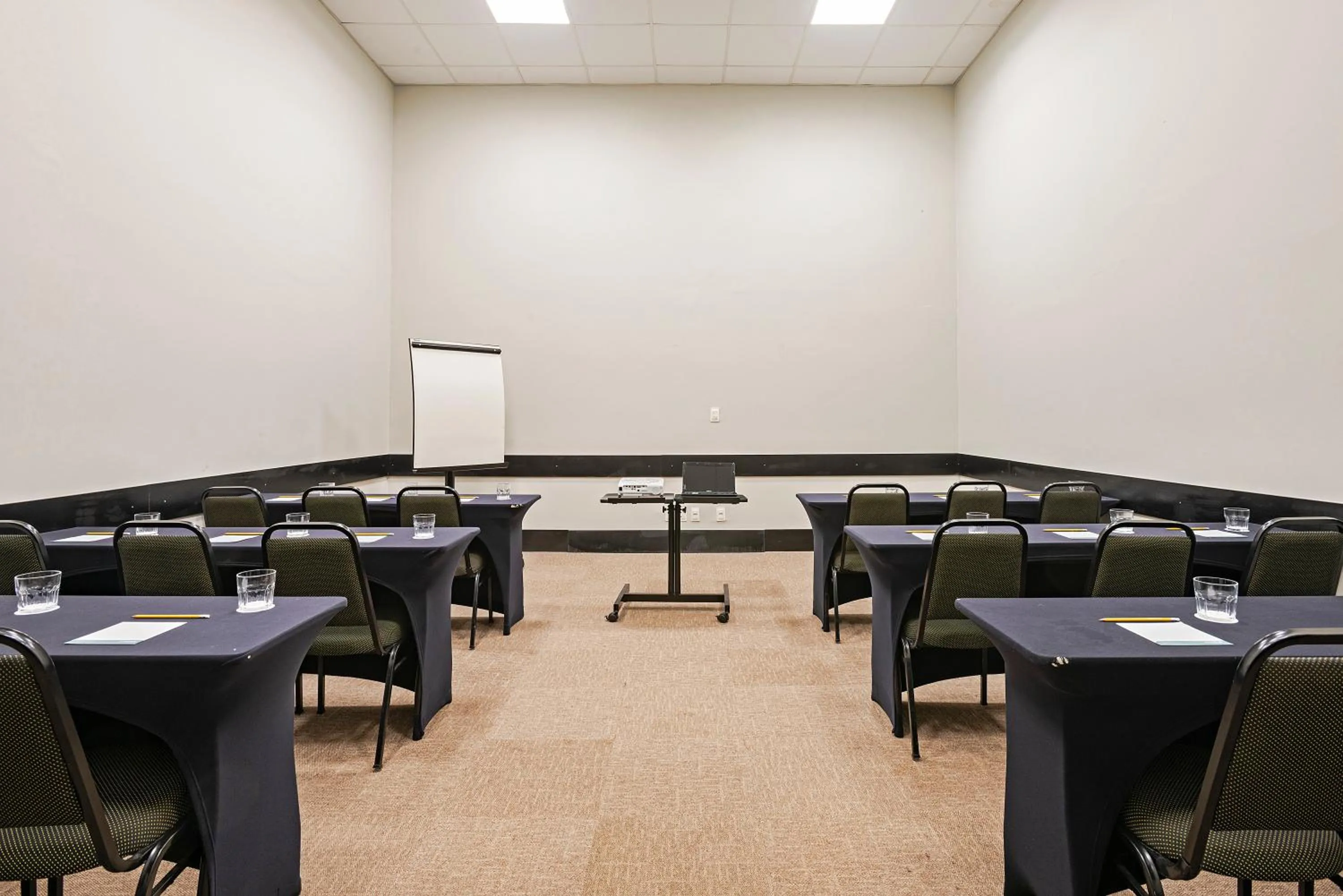 Meeting/conference room in Slim Hotel Cuiabá Aeroporto