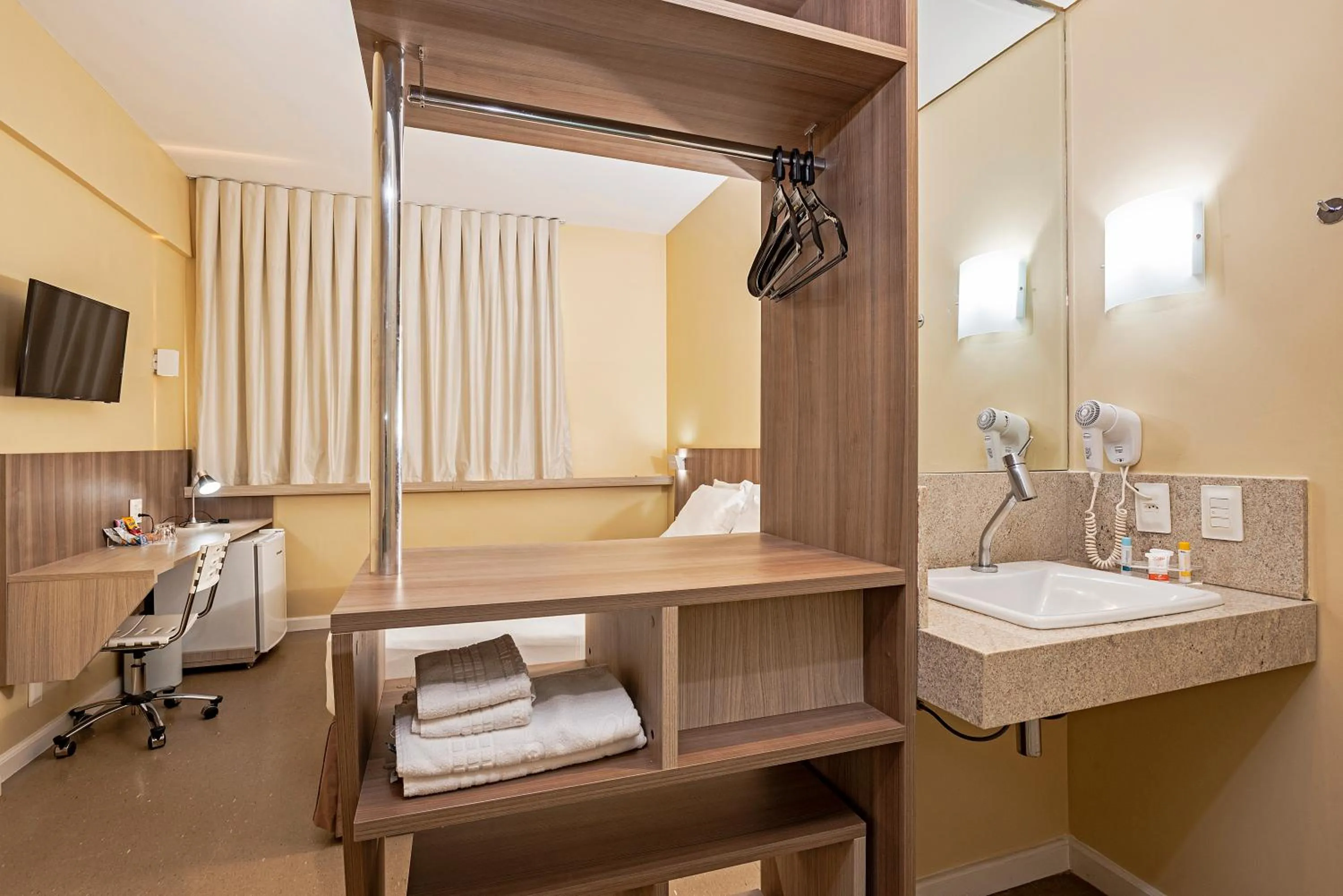 minibar in Slim Hotel Cuiabá Aeroporto