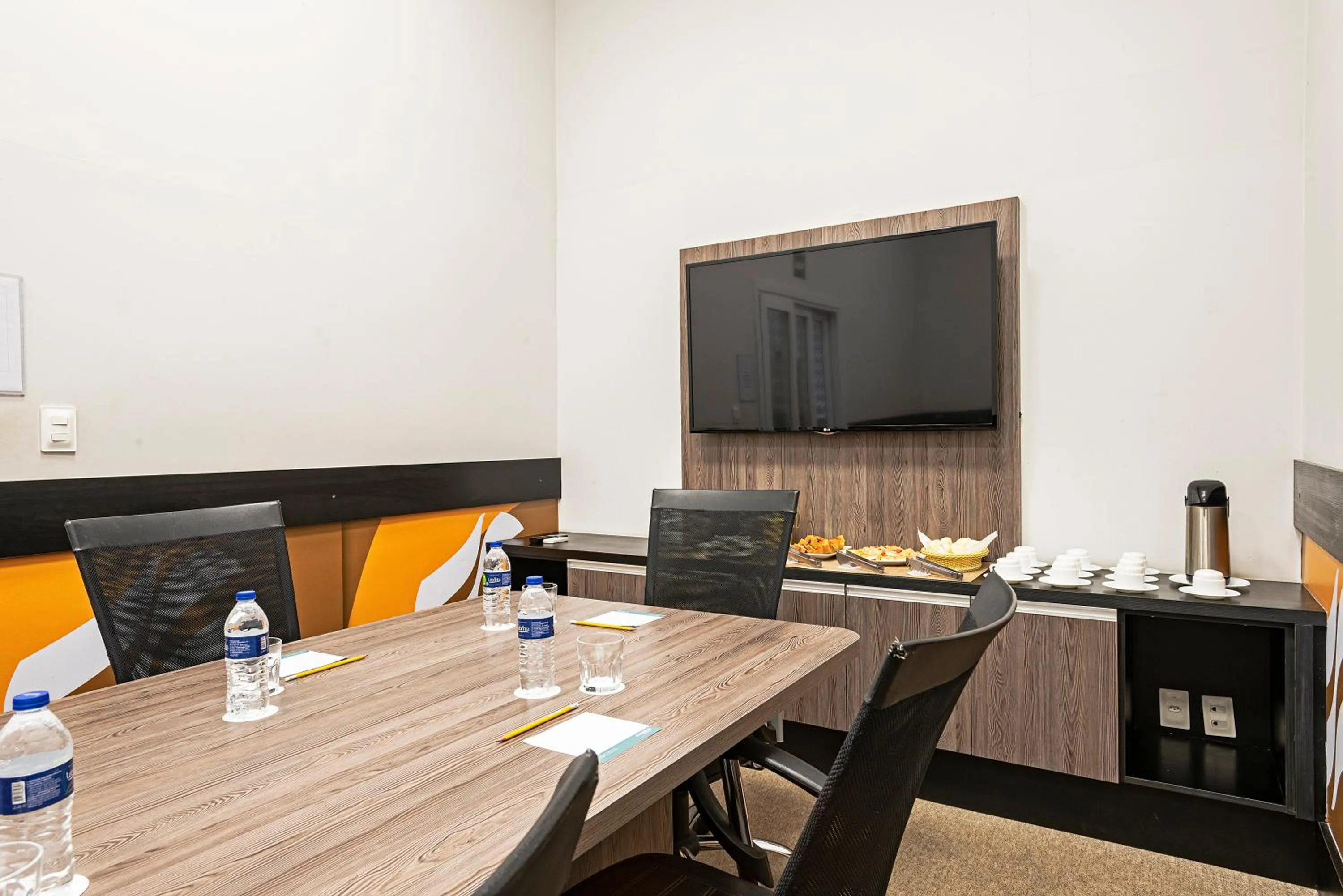 TV and multimedia in Slim Hotel Cuiabá Aeroporto