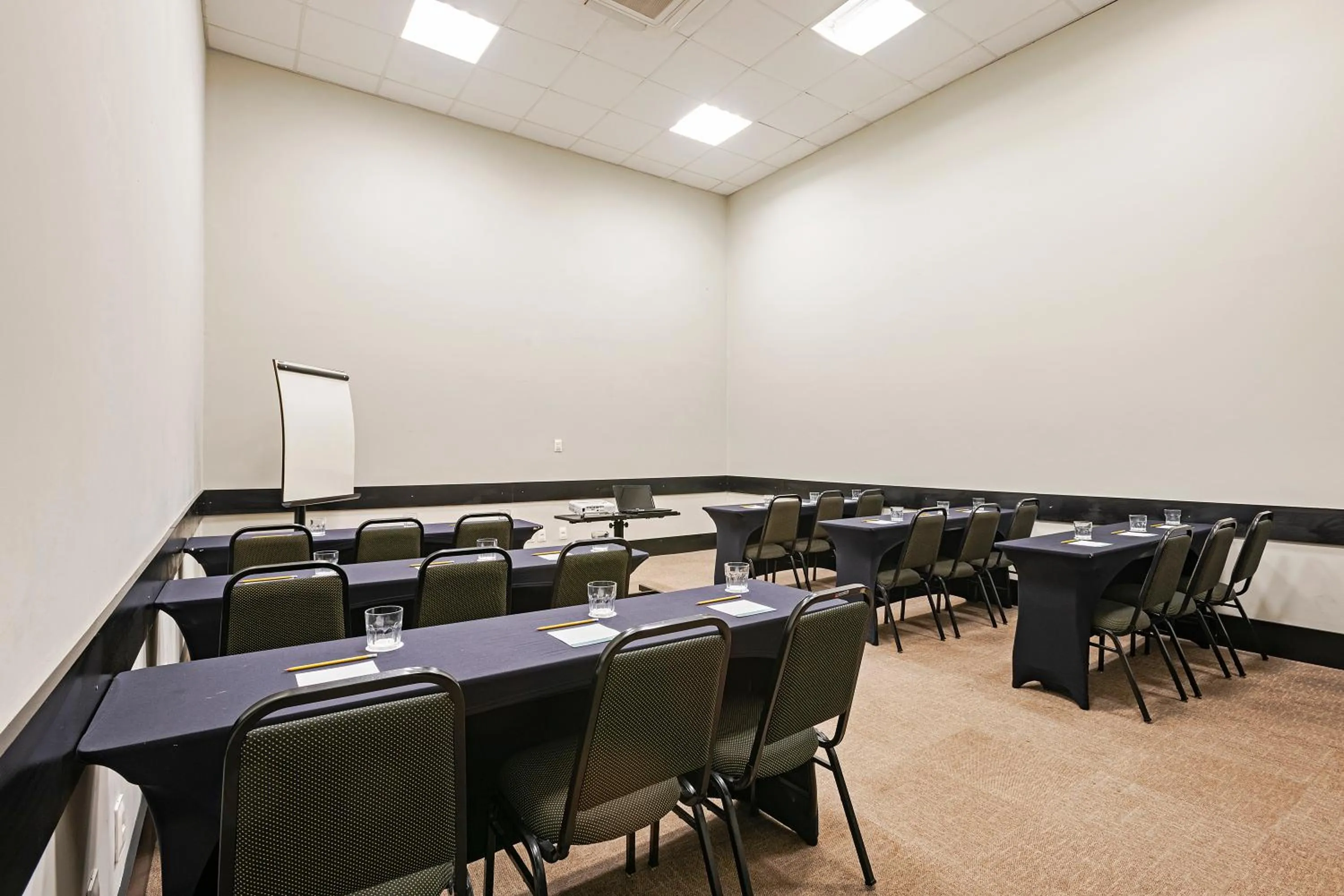 Meeting/conference room in Slim Hotel Cuiabá Aeroporto