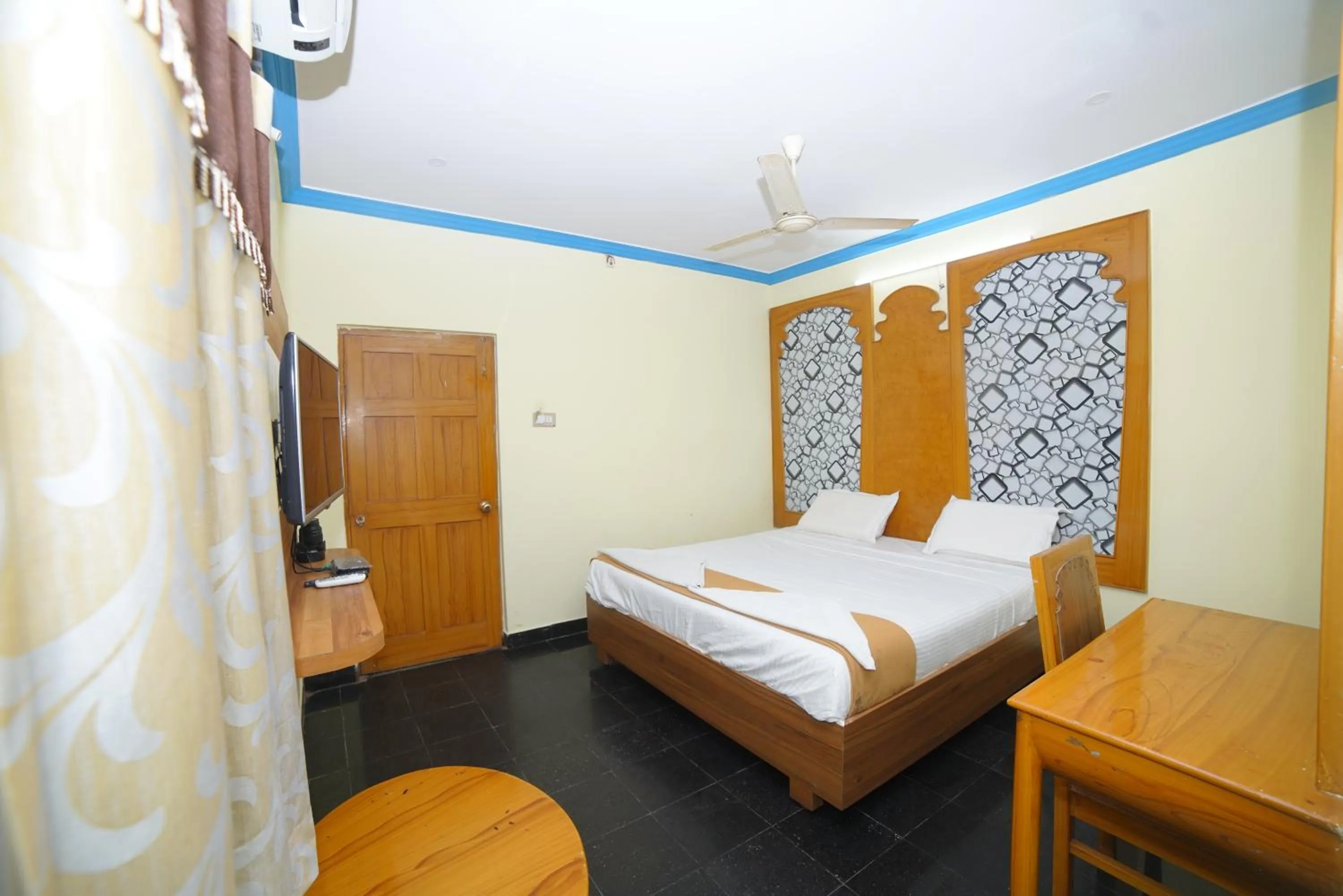 Bedroom, Bed in HOTEL ASWINi GRAND LODGE