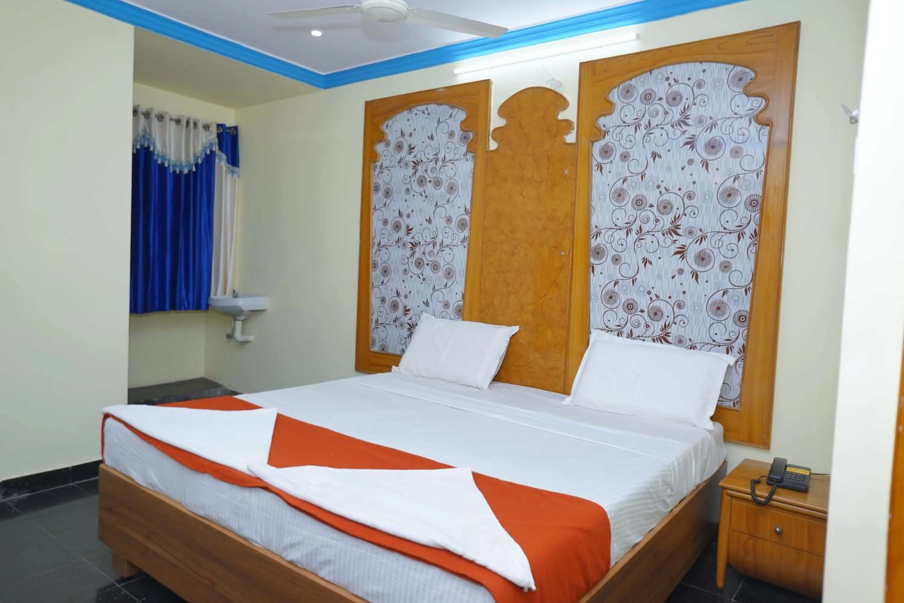 Bedroom, Bed in HOTEL ASWINi GRAND LODGE