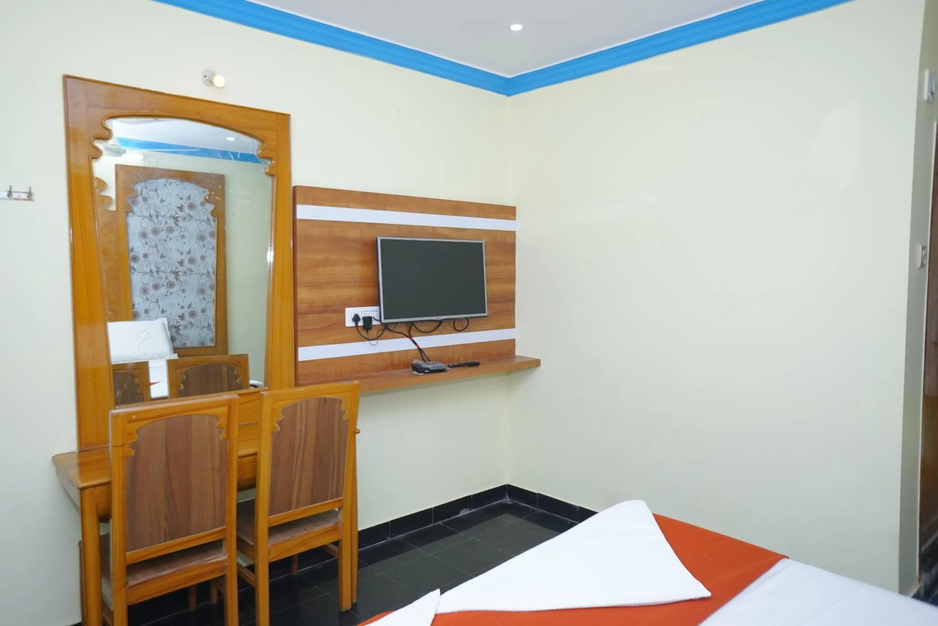 TV and multimedia, Bed in HOTEL ASWINi GRAND LODGE