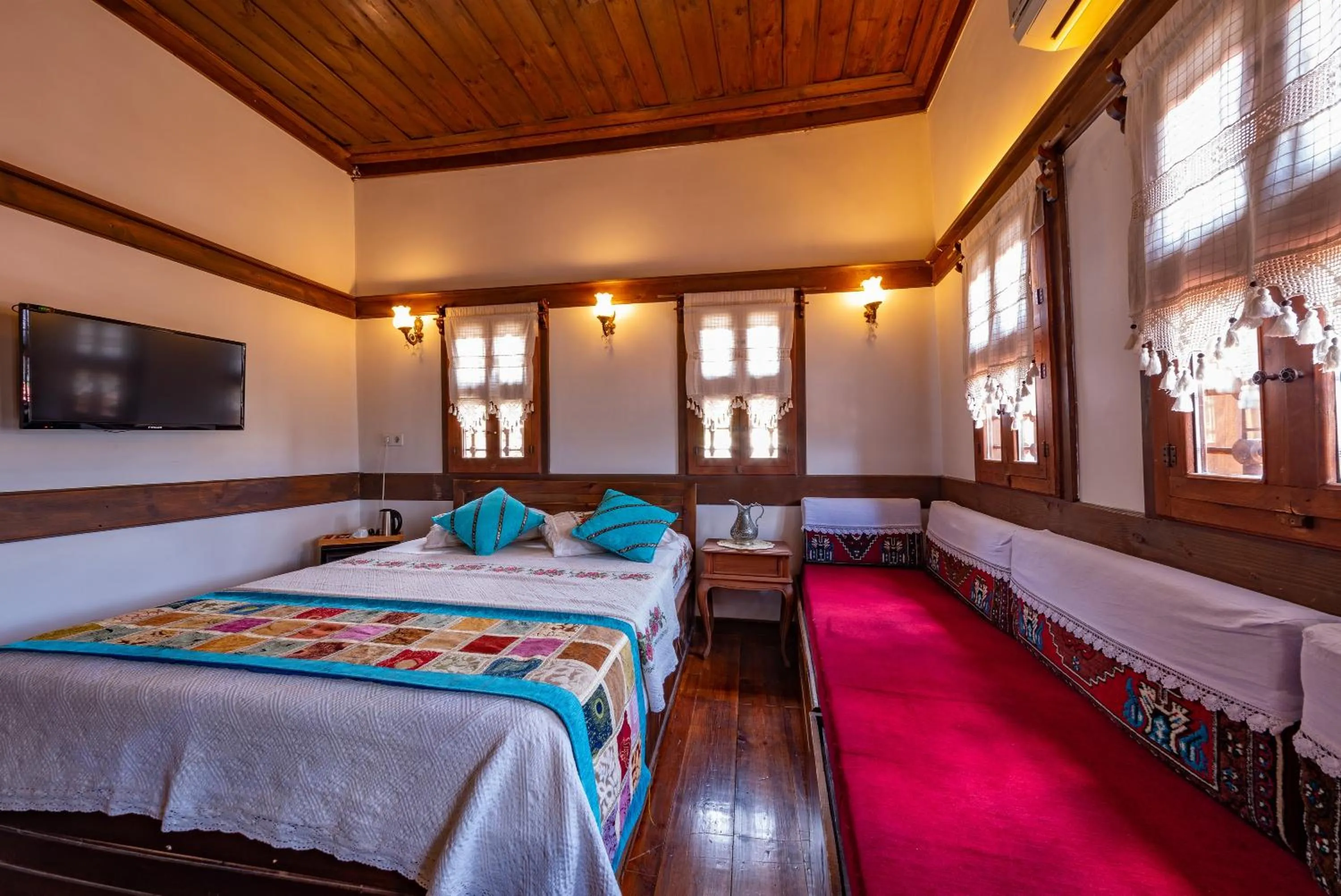 Photo of the whole room, Bed in Safranbolu Seyi̇r Konak Otel