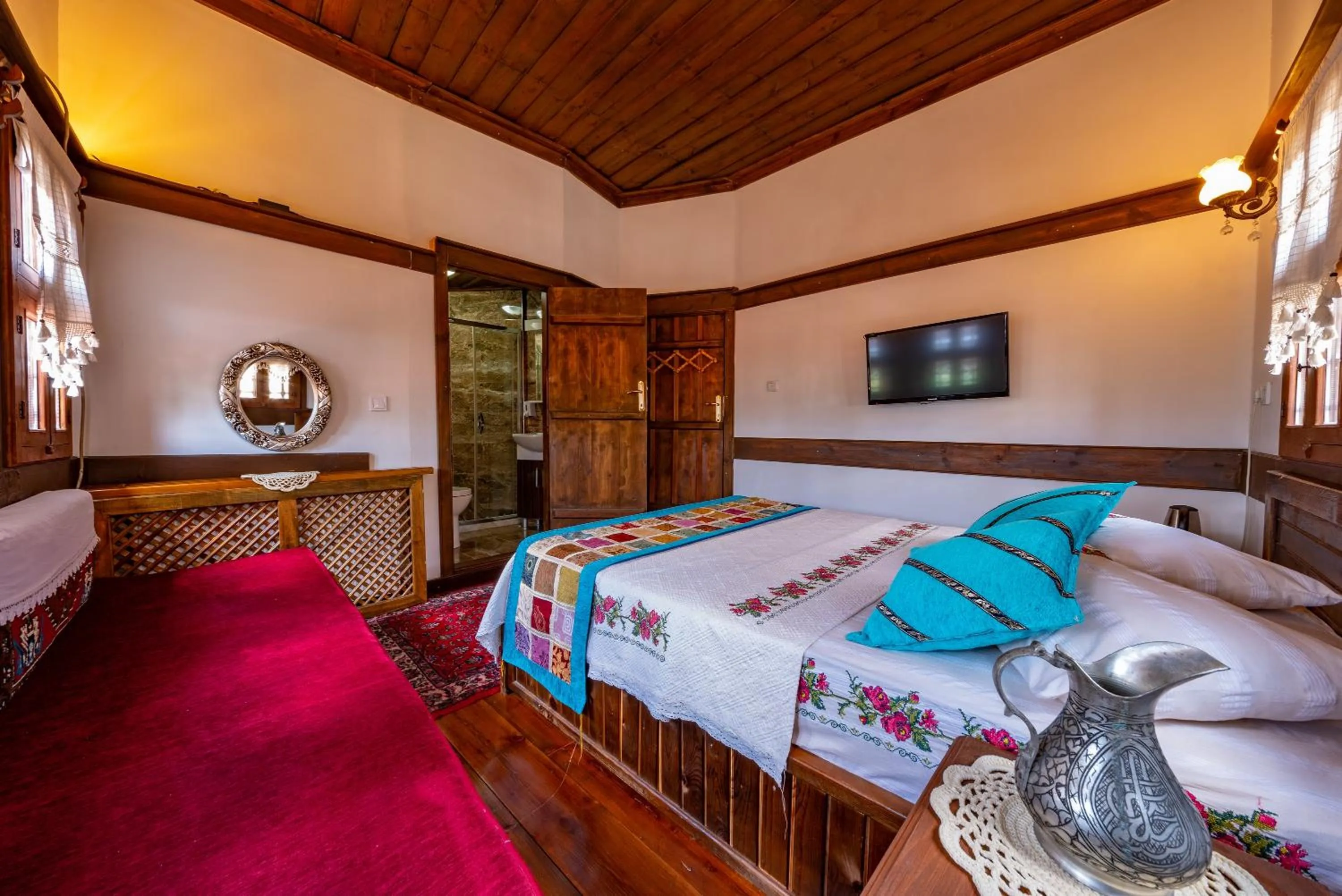 Photo of the whole room, Bed in Safranbolu Seyi̇r Konak Otel